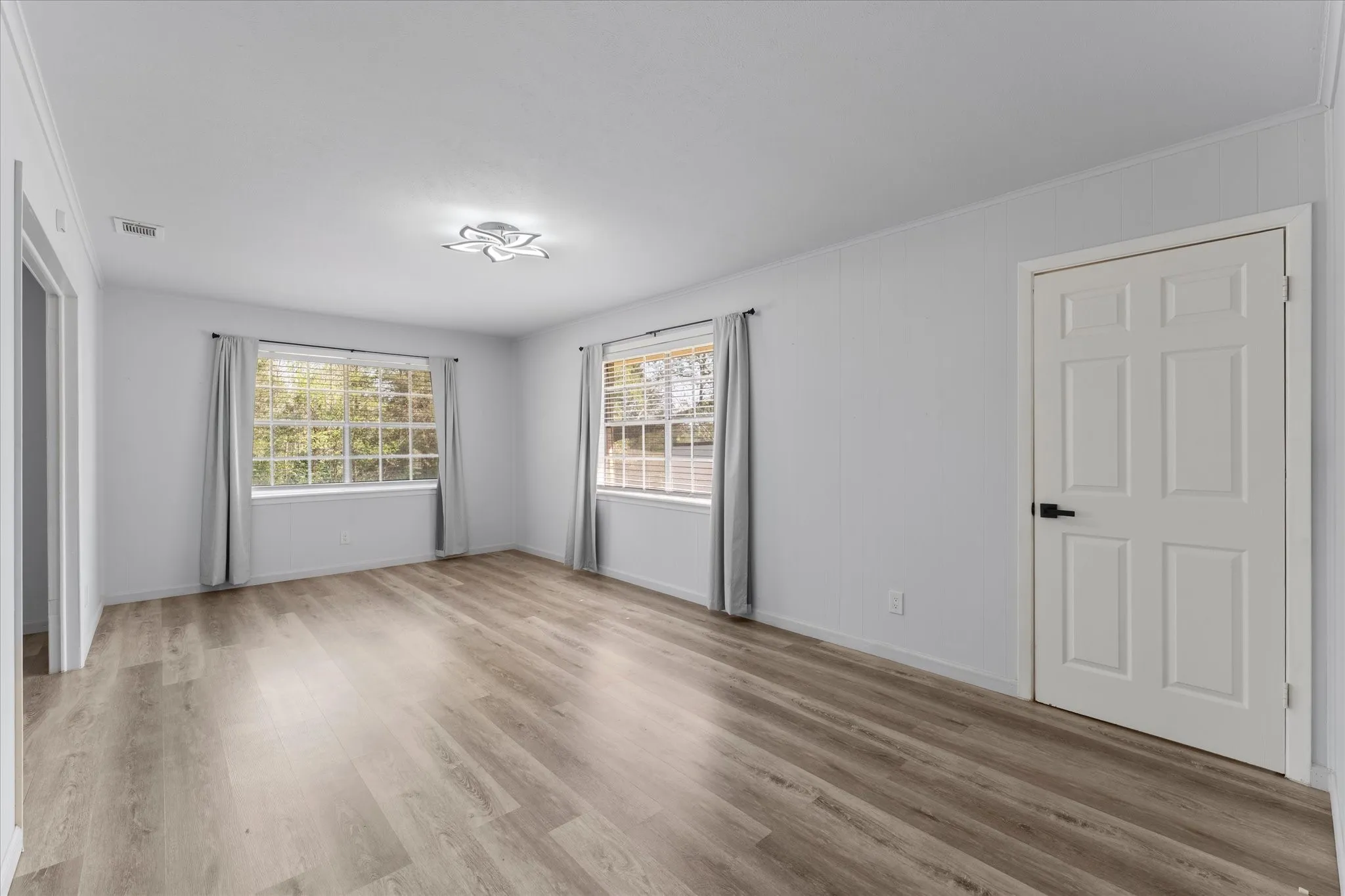 Single Family Residence For Sale in Wood County , 613 Graham Street, Mineola, Texas 75773, 3 Bedroom, 3 Bathroom, 2 Garage spaces, 1,985 Sqft, built in 1960, mls#21230404, Real Estate Agent in Mineola, Homes For Sale in Wood county, Homes For Sale in Mineola, Realtor in Mineola Texas, Real Estate Brokerage Independent Realty Texas, Luminita Cordes Realtor