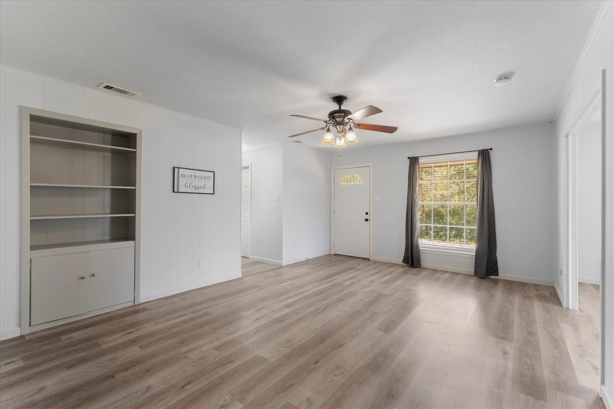 Single Family Residence For Sale in Wood County , 613 Graham Street, Mineola, Texas 75773, 3 Bedroom, 3 Bathroom, 2 Garage spaces, 1,985 Sqft, built in 1960, mls#21230404, Real Estate Agent in Mineola, Homes For Sale in Wood county, Homes For Sale in Mineola, Realtor in Mineola Texas, Real Estate Brokerage Independent Realty Texas, Luminita Cordes Realtor