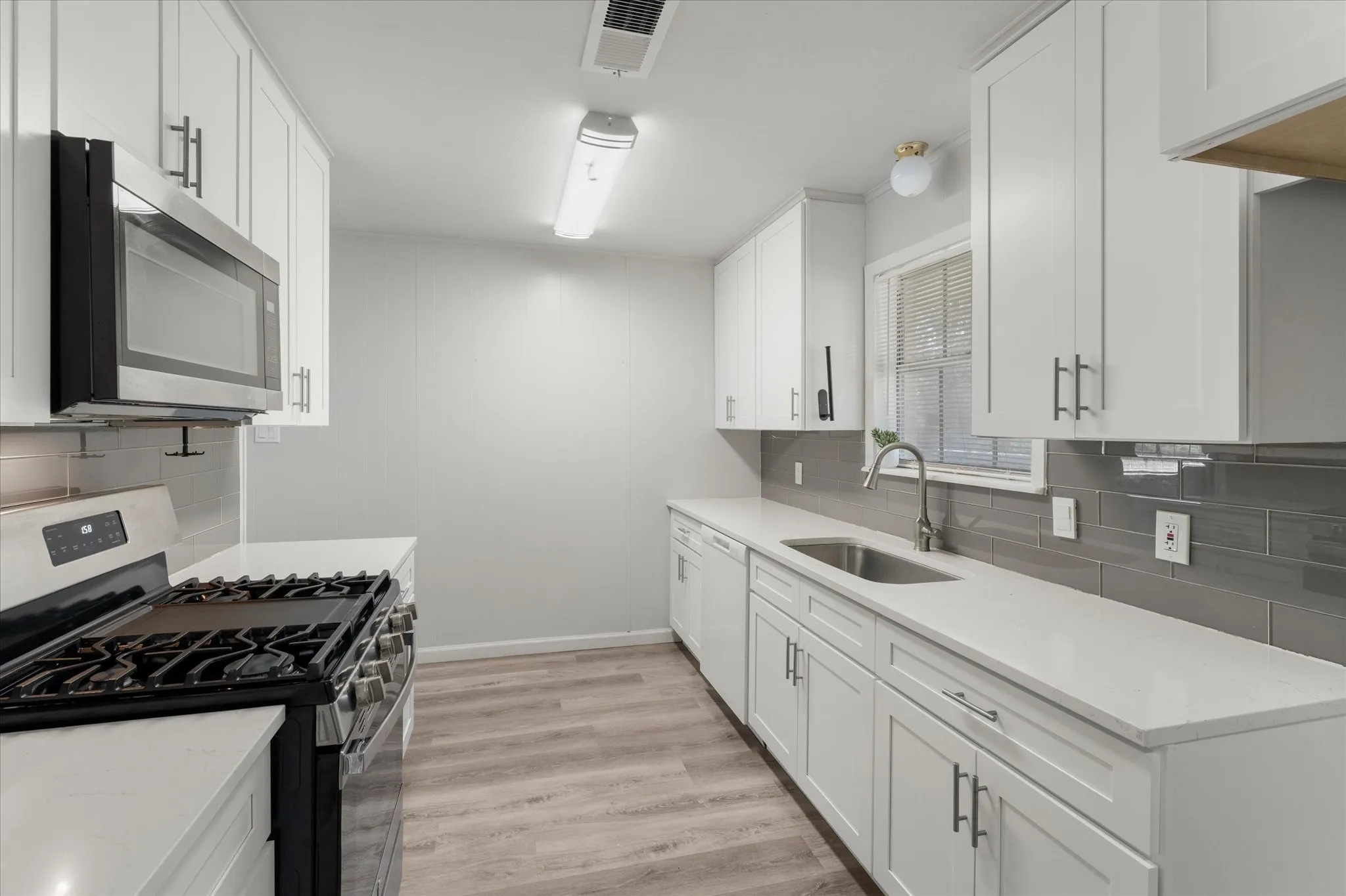 Single Family Residence For Sale in Wood County , 613 Graham Street, Mineola, Texas 75773, 3 Bedroom, 3 Bathroom, 2 Garage spaces, 1,985 Sqft, built in 1960, mls#21230404, Real Estate Agent in Mineola, Homes For Sale in Wood county, Homes For Sale in Mineola, Realtor in Mineola Texas, Real Estate Brokerage Independent Realty Texas, Luminita Cordes Realtor