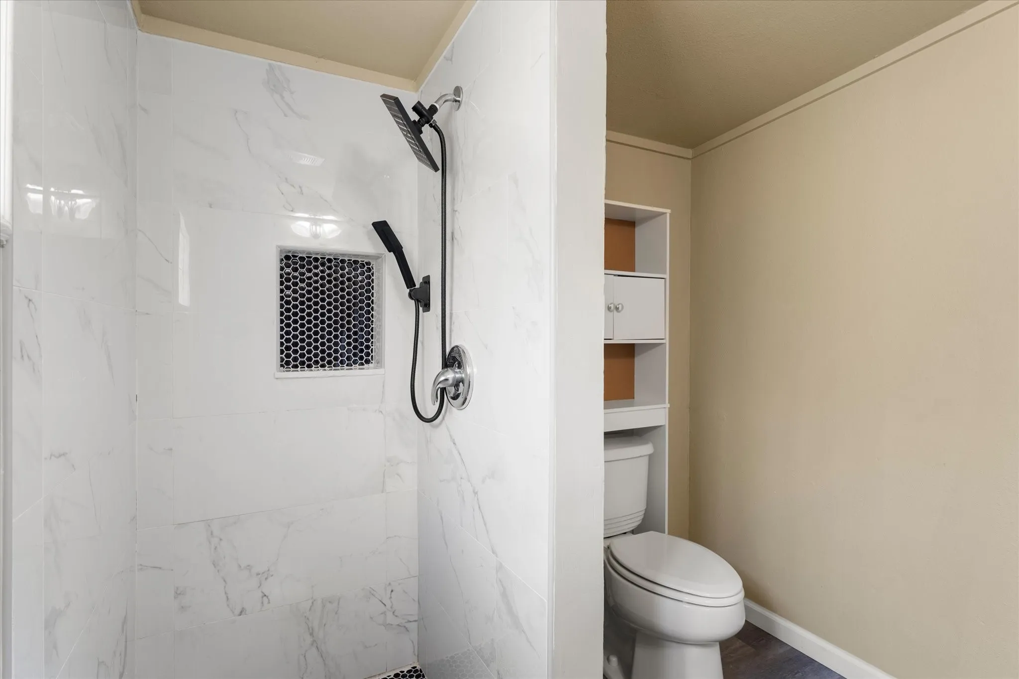 Single Family Residence For Sale in Wood County , 613 Graham Street, Mineola, Texas 75773, 3 Bedroom, 3 Bathroom, 2 Garage spaces, 1,985 Sqft, built in 1960, mls#21230404, Real Estate Agent in Mineola, Homes For Sale in Wood county, Homes For Sale in Mineola, Realtor in Mineola Texas, Real Estate Brokerage Independent Realty Texas, Luminita Cordes Realtor