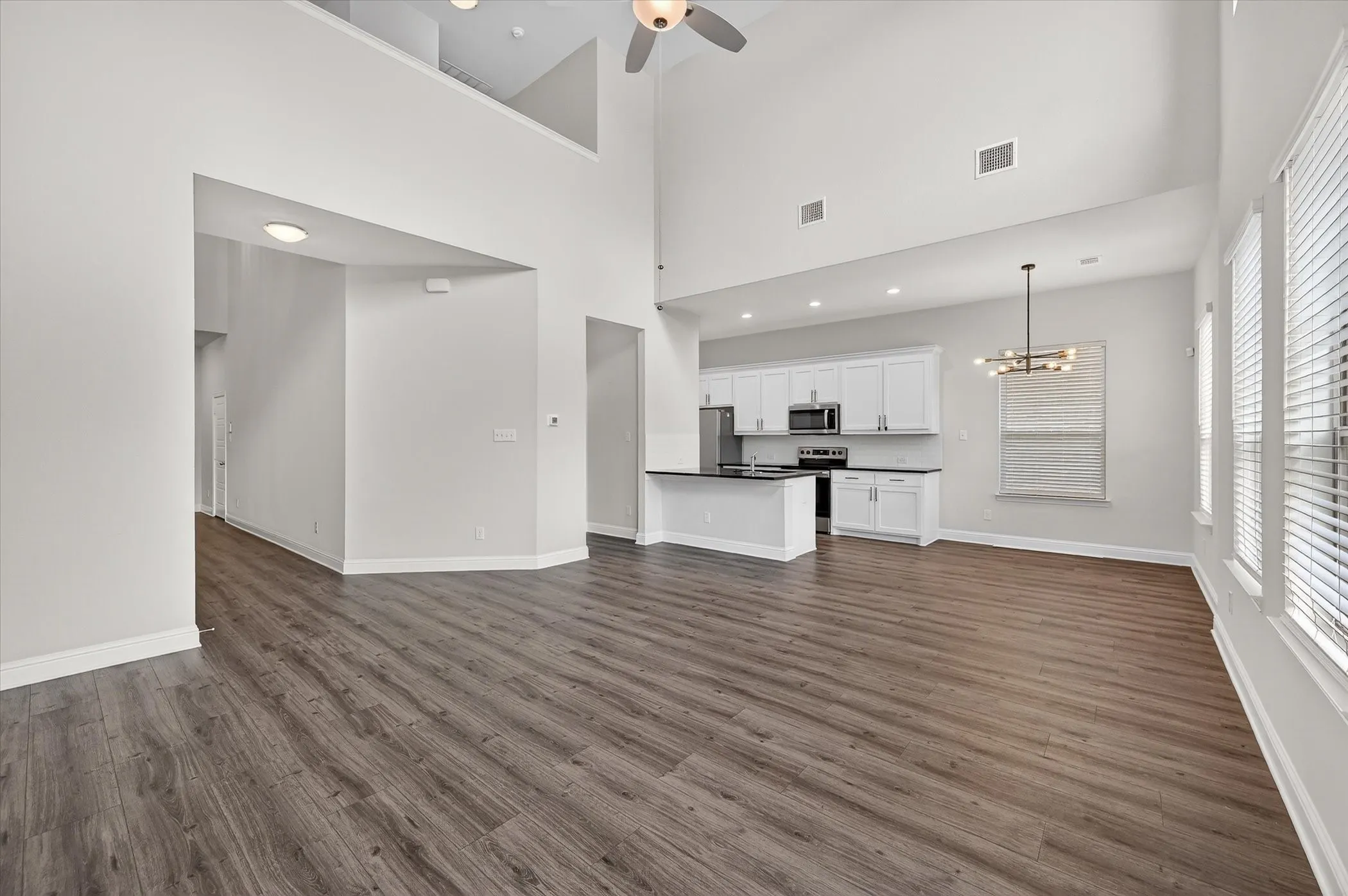 Townhouse For Sale in Tarrant County , 5407 Winged Foot Drive, Arlington, Texas 76017, 3 Bedroom, 3 Bathroom, 2 Garage spaces, 1,877 Sqft, built in 2021, Preowned, mls#21229506, Real Estate Agent in Arlington, Homes For Sale in Tarrant county, Homes For Sale in Arlington, Realtor in Arlington Texas, Real Estate Brokerage Independent Realty Texas, Luminita Cordes Realtor