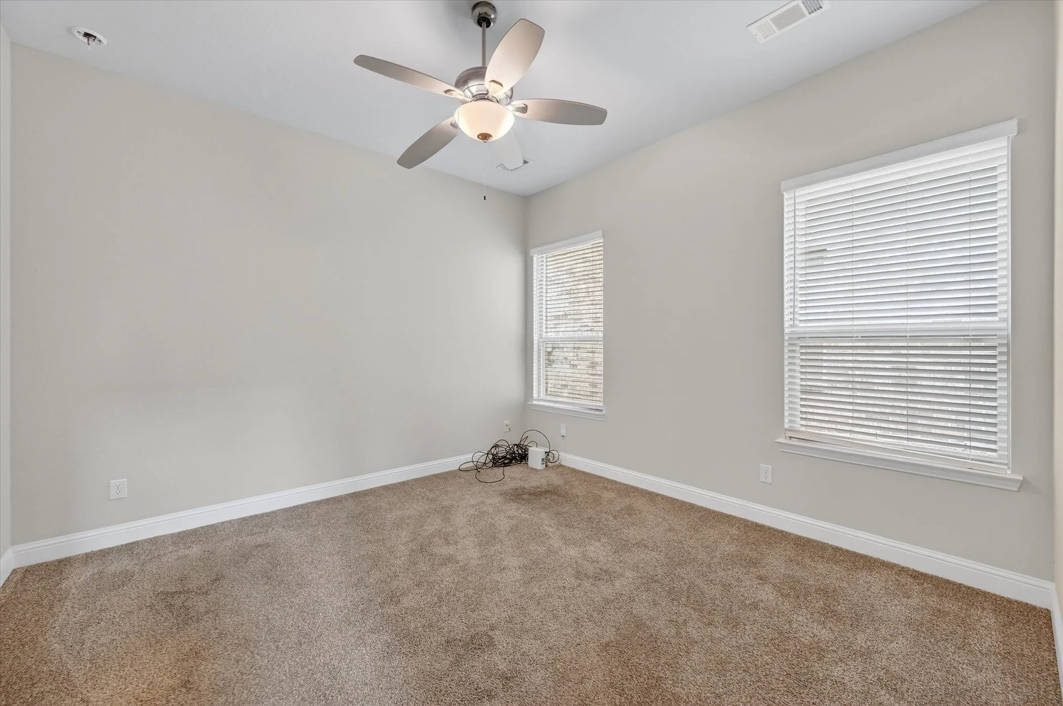 Townhouse For Sale in Tarrant County , 5407 Winged Foot Drive, Arlington, Texas 76017, 3 Bedroom, 3 Bathroom, 2 Garage spaces, 1,877 Sqft, built in 2021, Preowned, mls#21229506, Real Estate Agent in Arlington, Homes For Sale in Tarrant county, Homes For Sale in Arlington, Realtor in Arlington Texas, Real Estate Brokerage Independent Realty Texas, Luminita Cordes Realtor