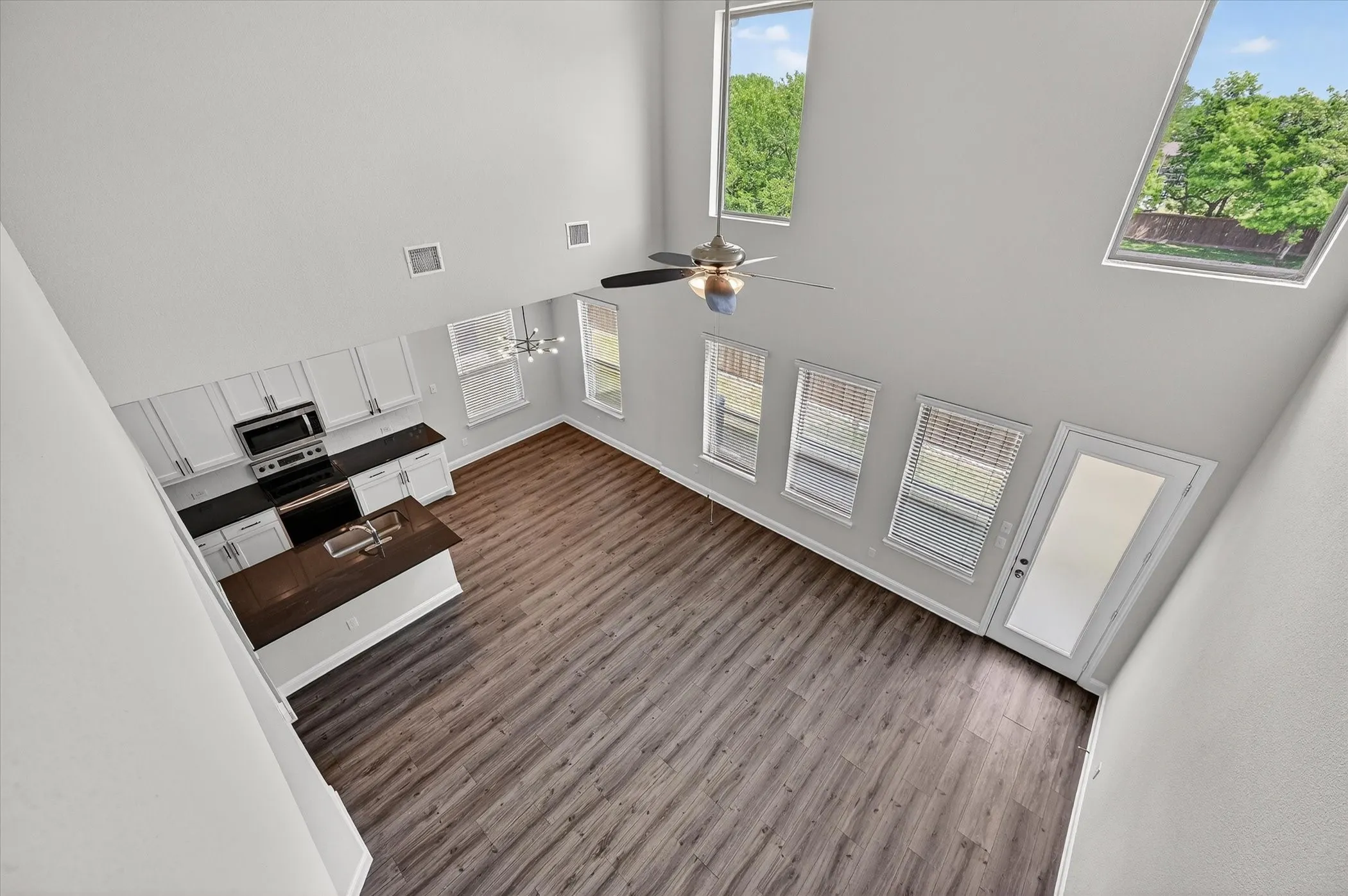 Townhouse For Sale in Tarrant County , 5407 Winged Foot Drive, Arlington, Texas 76017, 3 Bedroom, 3 Bathroom, 2 Garage spaces, 1,877 Sqft, built in 2021, Preowned, mls#21229506, Real Estate Agent in Arlington, Homes For Sale in Tarrant county, Homes For Sale in Arlington, Realtor in Arlington Texas, Real Estate Brokerage Independent Realty Texas, Luminita Cordes Realtor