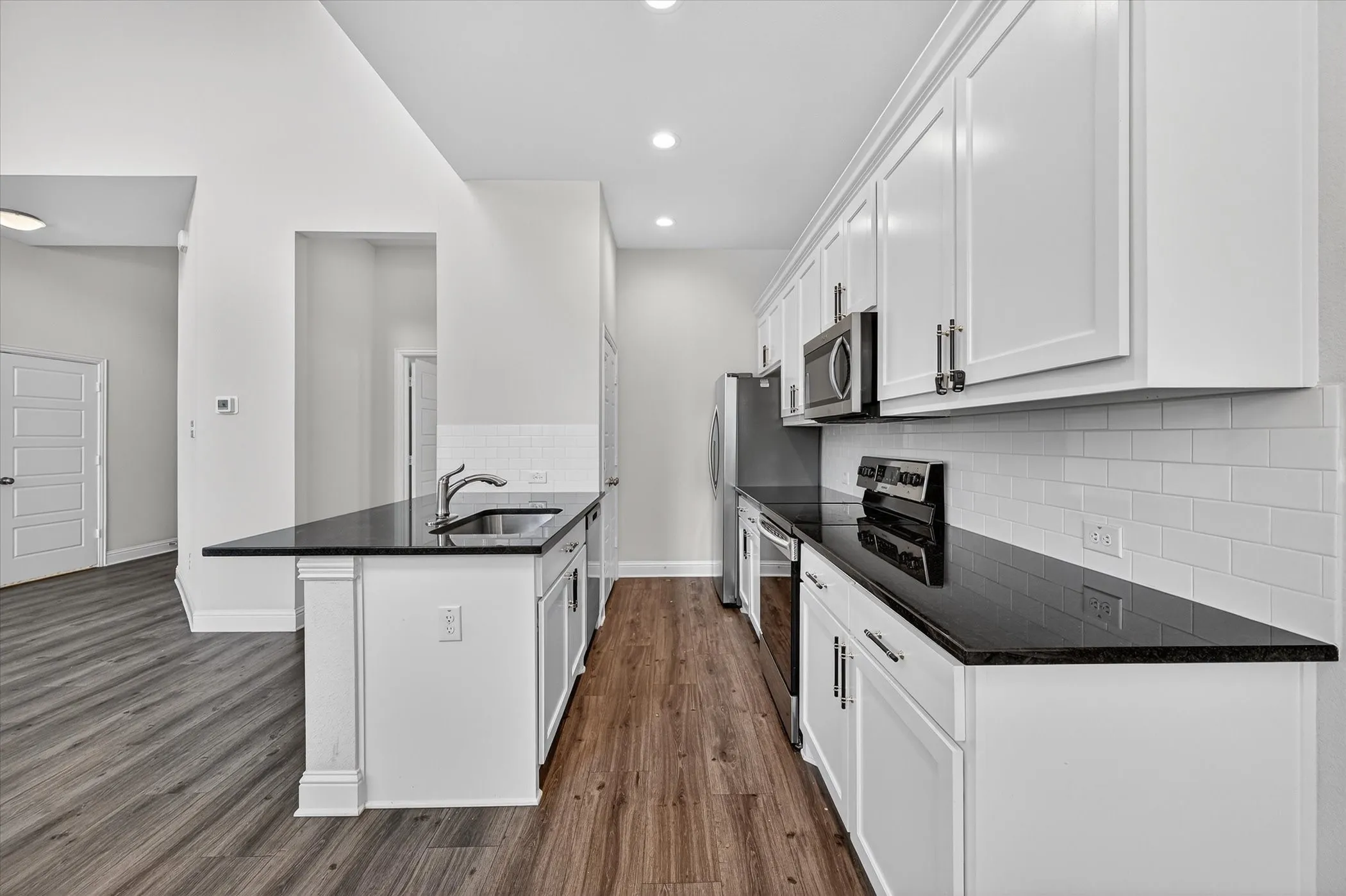 Townhouse For Sale in Tarrant County , 5407 Winged Foot Drive, Arlington, Texas 76017, 3 Bedroom, 3 Bathroom, 2 Garage spaces, 1,877 Sqft, built in 2021, Preowned, mls#21229506, Real Estate Agent in Arlington, Homes For Sale in Tarrant county, Homes For Sale in Arlington, Realtor in Arlington Texas, Real Estate Brokerage Independent Realty Texas, Luminita Cordes Realtor
