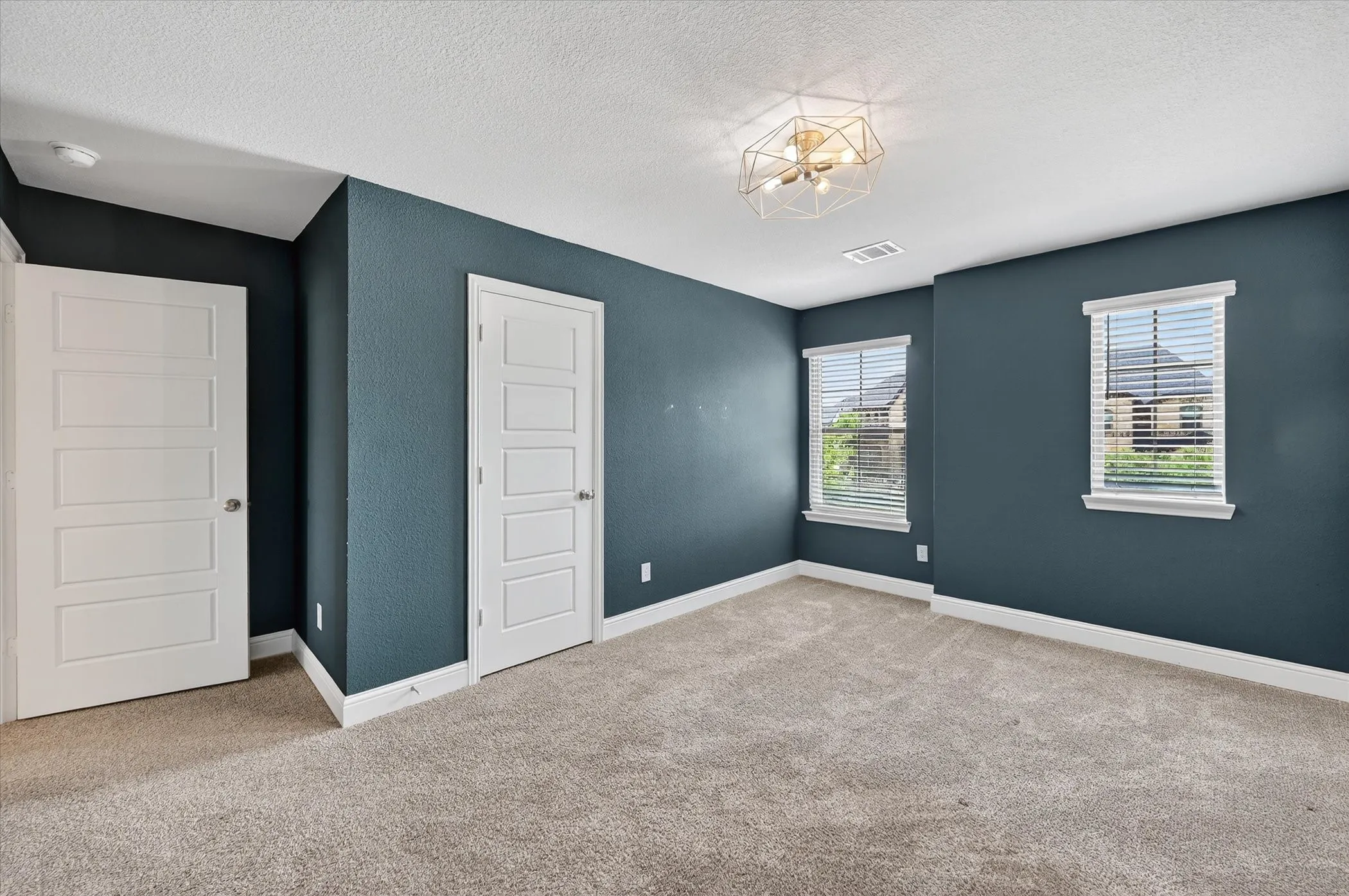 Townhouse For Sale in Tarrant County , 5407 Winged Foot Drive, Arlington, Texas 76017, 3 Bedroom, 3 Bathroom, 2 Garage spaces, 1,877 Sqft, built in 2021, Preowned, mls#21229506, Real Estate Agent in Arlington, Homes For Sale in Tarrant county, Homes For Sale in Arlington, Realtor in Arlington Texas, Real Estate Brokerage Independent Realty Texas, Luminita Cordes Realtor