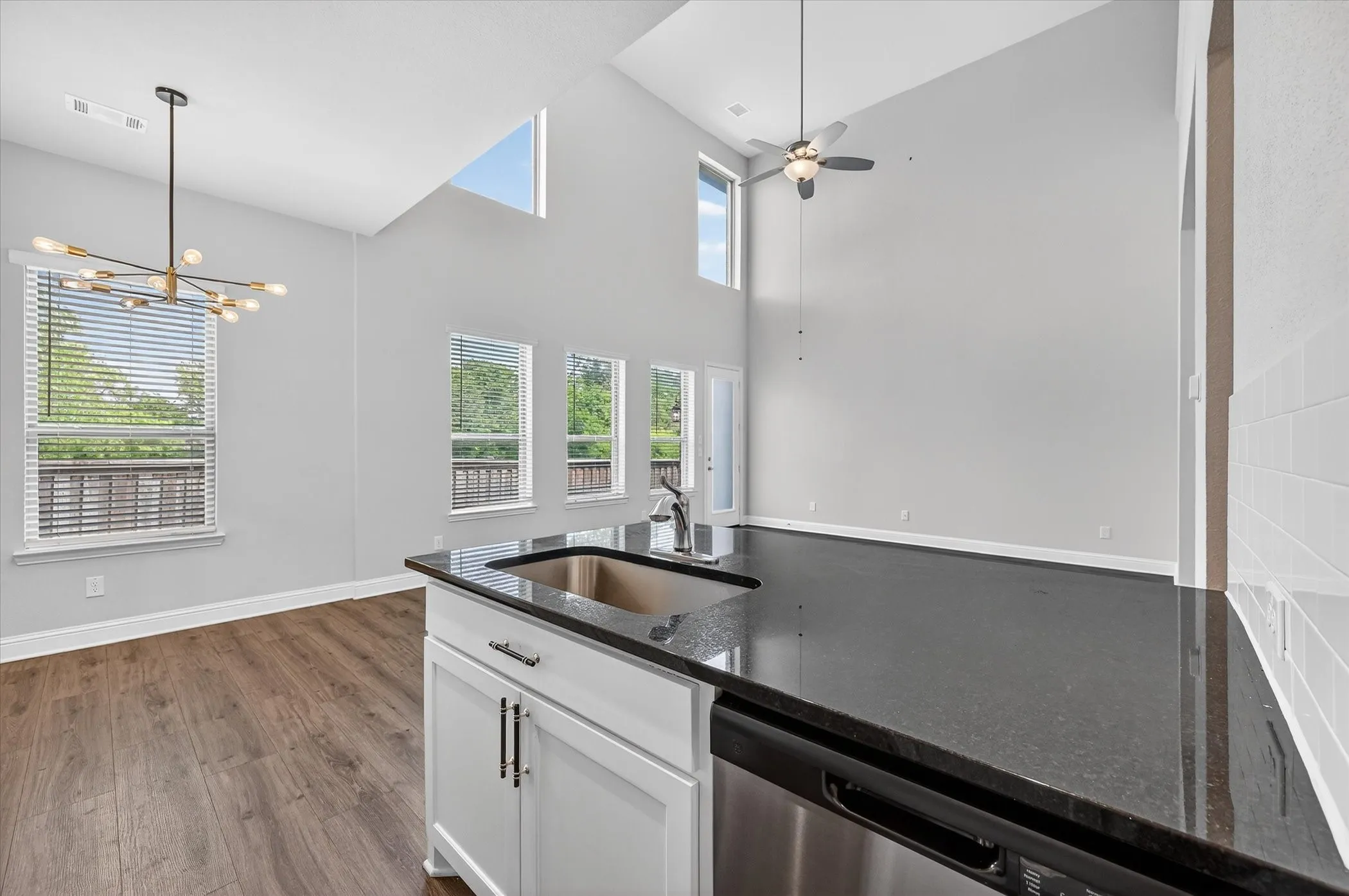 Townhouse For Sale in Tarrant County , 5407 Winged Foot Drive, Arlington, Texas 76017, 3 Bedroom, 3 Bathroom, 2 Garage spaces, 1,877 Sqft, built in 2021, Preowned, mls#21229506, Real Estate Agent in Arlington, Homes For Sale in Tarrant county, Homes For Sale in Arlington, Realtor in Arlington Texas, Real Estate Brokerage Independent Realty Texas, Luminita Cordes Realtor