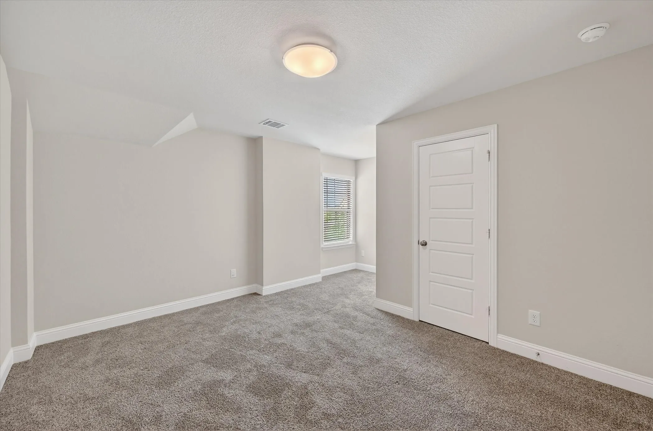 Townhouse For Sale in Tarrant County , 5407 Winged Foot Drive, Arlington, Texas 76017, 3 Bedroom, 3 Bathroom, 2 Garage spaces, 1,877 Sqft, built in 2021, Preowned, mls#21229506, Real Estate Agent in Arlington, Homes For Sale in Tarrant county, Homes For Sale in Arlington, Realtor in Arlington Texas, Real Estate Brokerage Independent Realty Texas, Luminita Cordes Realtor