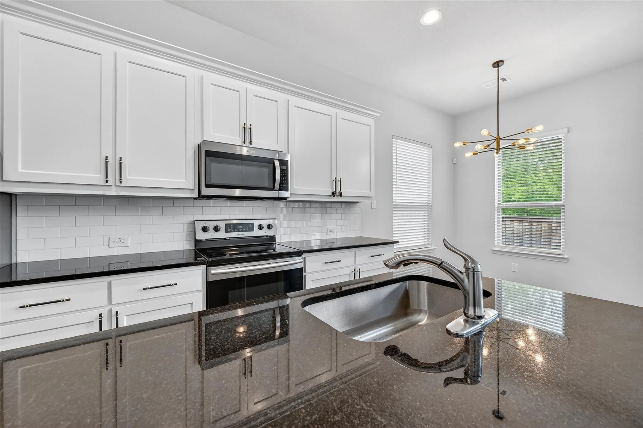 Townhouse For Sale in Tarrant County , 5407 Winged Foot Drive, Arlington, Texas 76017, 3 Bedroom, 3 Bathroom, 2 Garage spaces, 1,877 Sqft, built in 2021, Preowned, mls#21229506, Real Estate Agent in Arlington, Homes For Sale in Tarrant county, Homes For Sale in Arlington, Realtor in Arlington Texas, Real Estate Brokerage Independent Realty Texas, Luminita Cordes Realtor