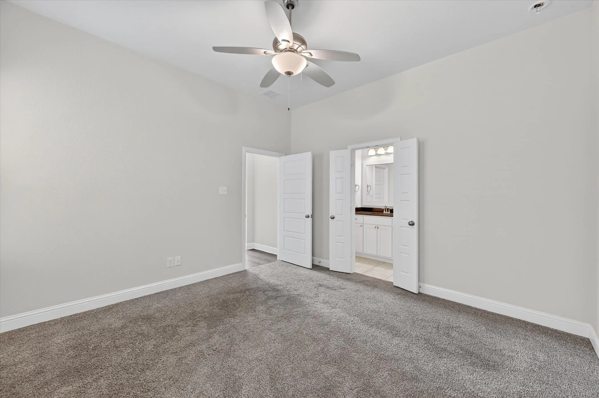 Townhouse For Sale in Tarrant County , 5407 Winged Foot Drive, Arlington, Texas 76017, 3 Bedroom, 3 Bathroom, 2 Garage spaces, 1,877 Sqft, built in 2021, Preowned, mls#21229506, Real Estate Agent in Arlington, Homes For Sale in Tarrant county, Homes For Sale in Arlington, Realtor in Arlington Texas, Real Estate Brokerage Independent Realty Texas, Luminita Cordes Realtor
