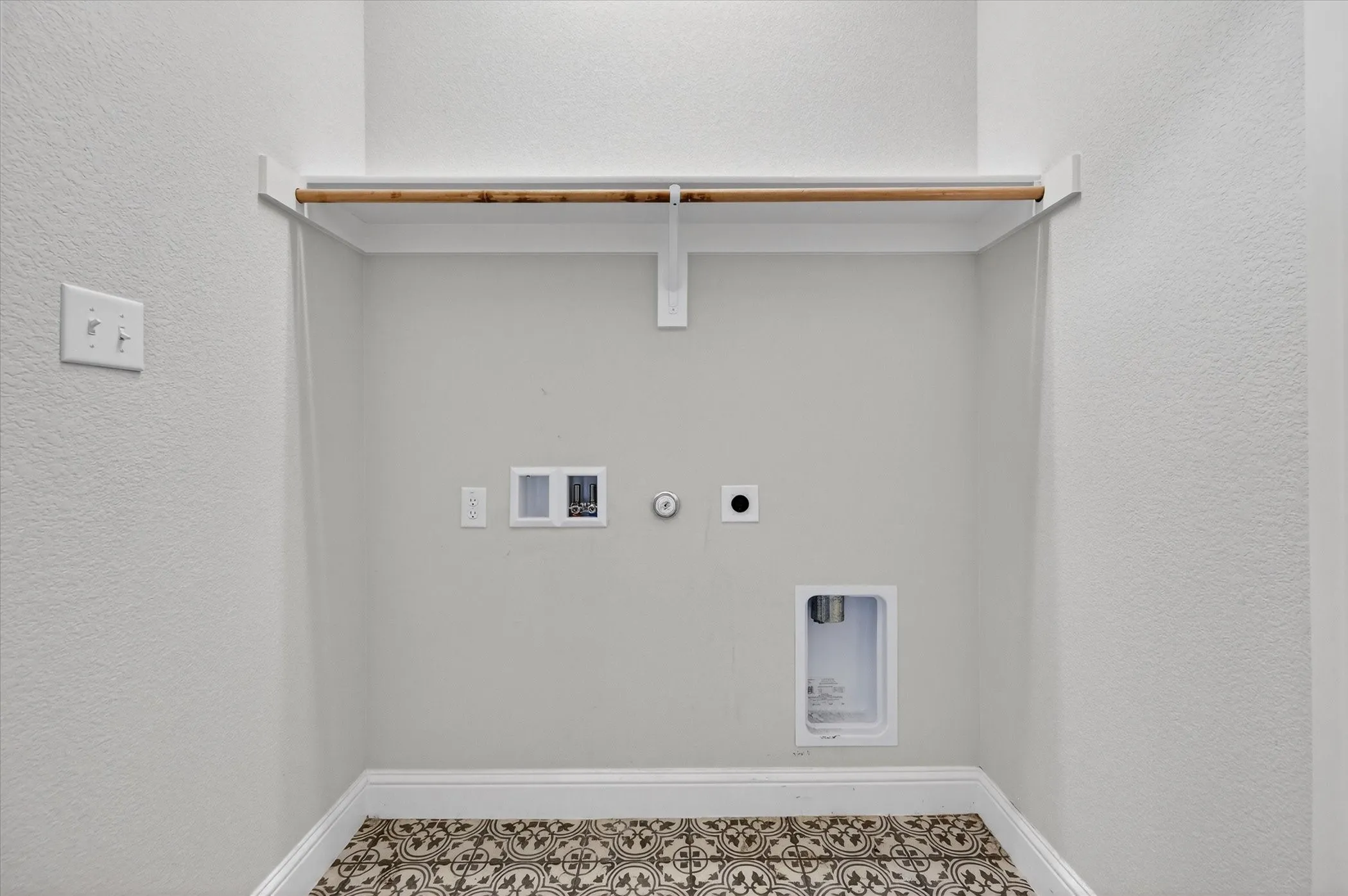 Townhouse For Sale in Tarrant County , 5407 Winged Foot Drive, Arlington, Texas 76017, 3 Bedroom, 3 Bathroom, 2 Garage spaces, 1,877 Sqft, built in 2021, Preowned, mls#21229506, Real Estate Agent in Arlington, Homes For Sale in Tarrant county, Homes For Sale in Arlington, Realtor in Arlington Texas, Real Estate Brokerage Independent Realty Texas, Luminita Cordes Realtor