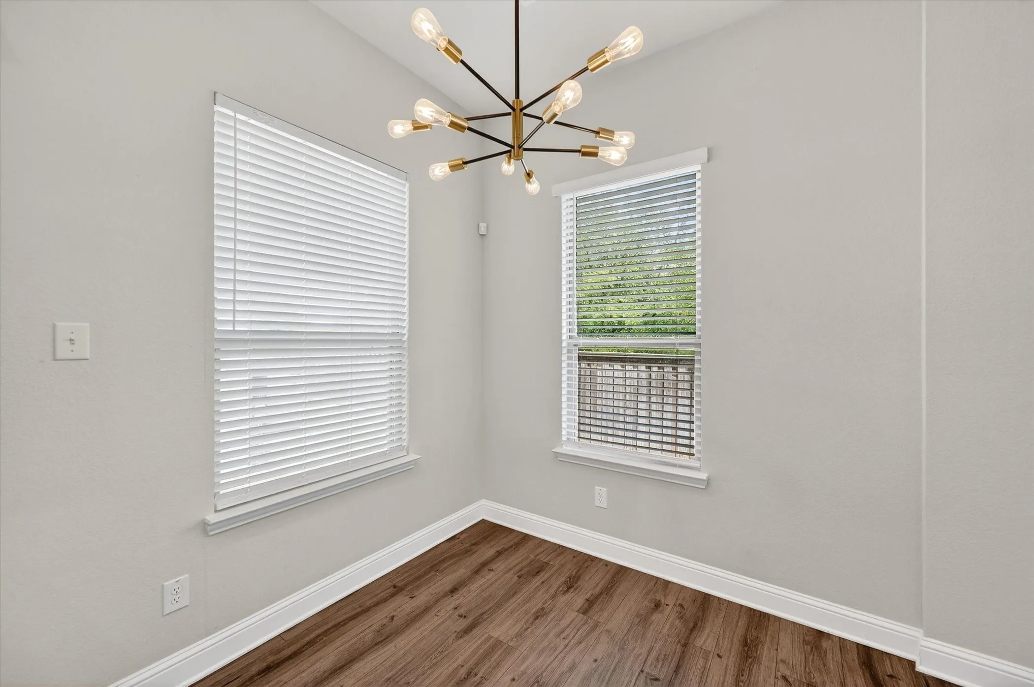 Townhouse For Sale in Tarrant County , 5407 Winged Foot Drive, Arlington, Texas 76017, 3 Bedroom, 3 Bathroom, 2 Garage spaces, 1,877 Sqft, built in 2021, Preowned, mls#21229506, Real Estate Agent in Arlington, Homes For Sale in Tarrant county, Homes For Sale in Arlington, Realtor in Arlington Texas, Real Estate Brokerage Independent Realty Texas, Luminita Cordes Realtor
