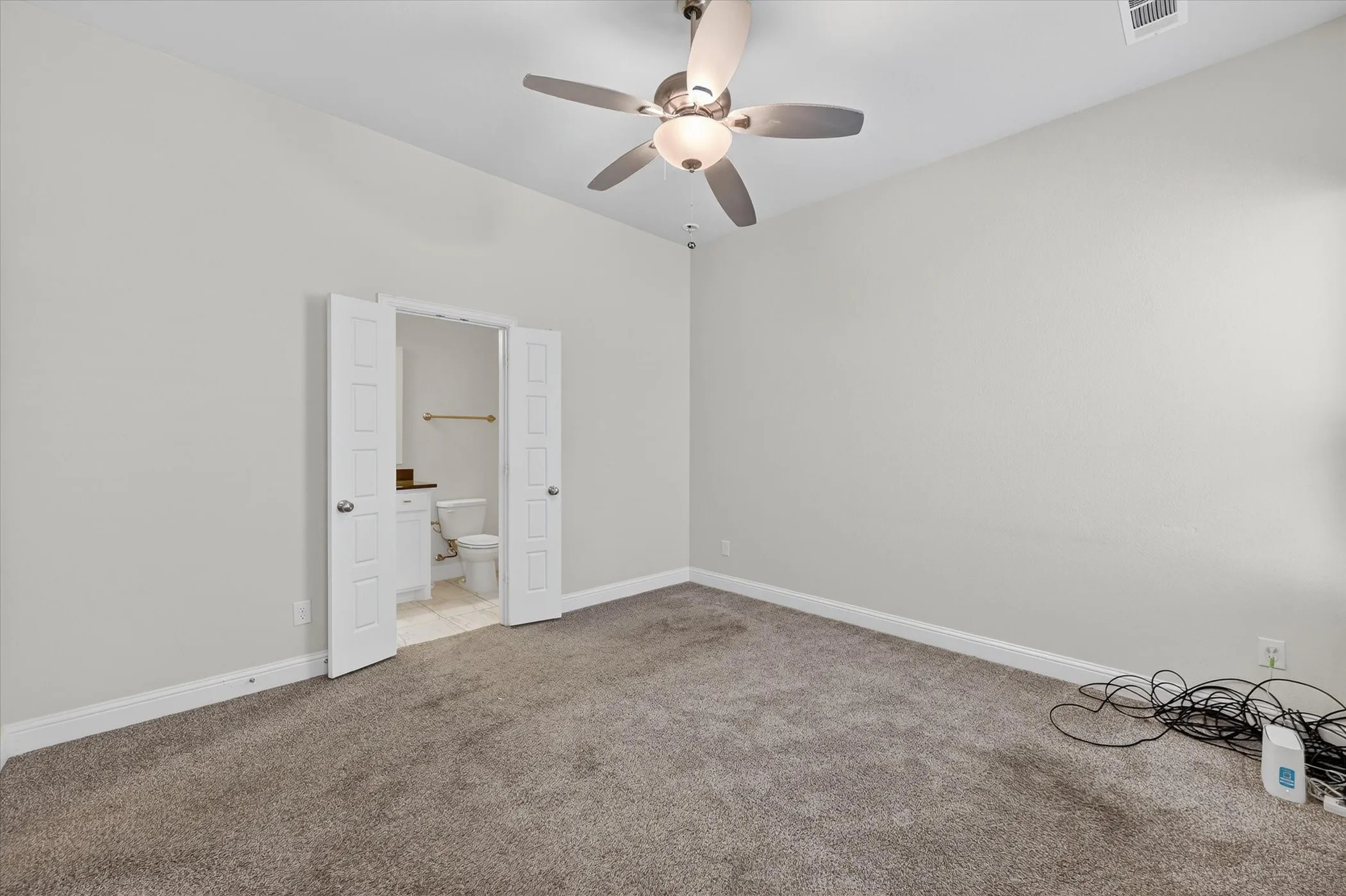 Townhouse For Sale in Tarrant County , 5407 Winged Foot Drive, Arlington, Texas 76017, 3 Bedroom, 3 Bathroom, 2 Garage spaces, 1,877 Sqft, built in 2021, Preowned, mls#21229506, Real Estate Agent in Arlington, Homes For Sale in Tarrant county, Homes For Sale in Arlington, Realtor in Arlington Texas, Real Estate Brokerage Independent Realty Texas, Luminita Cordes Realtor