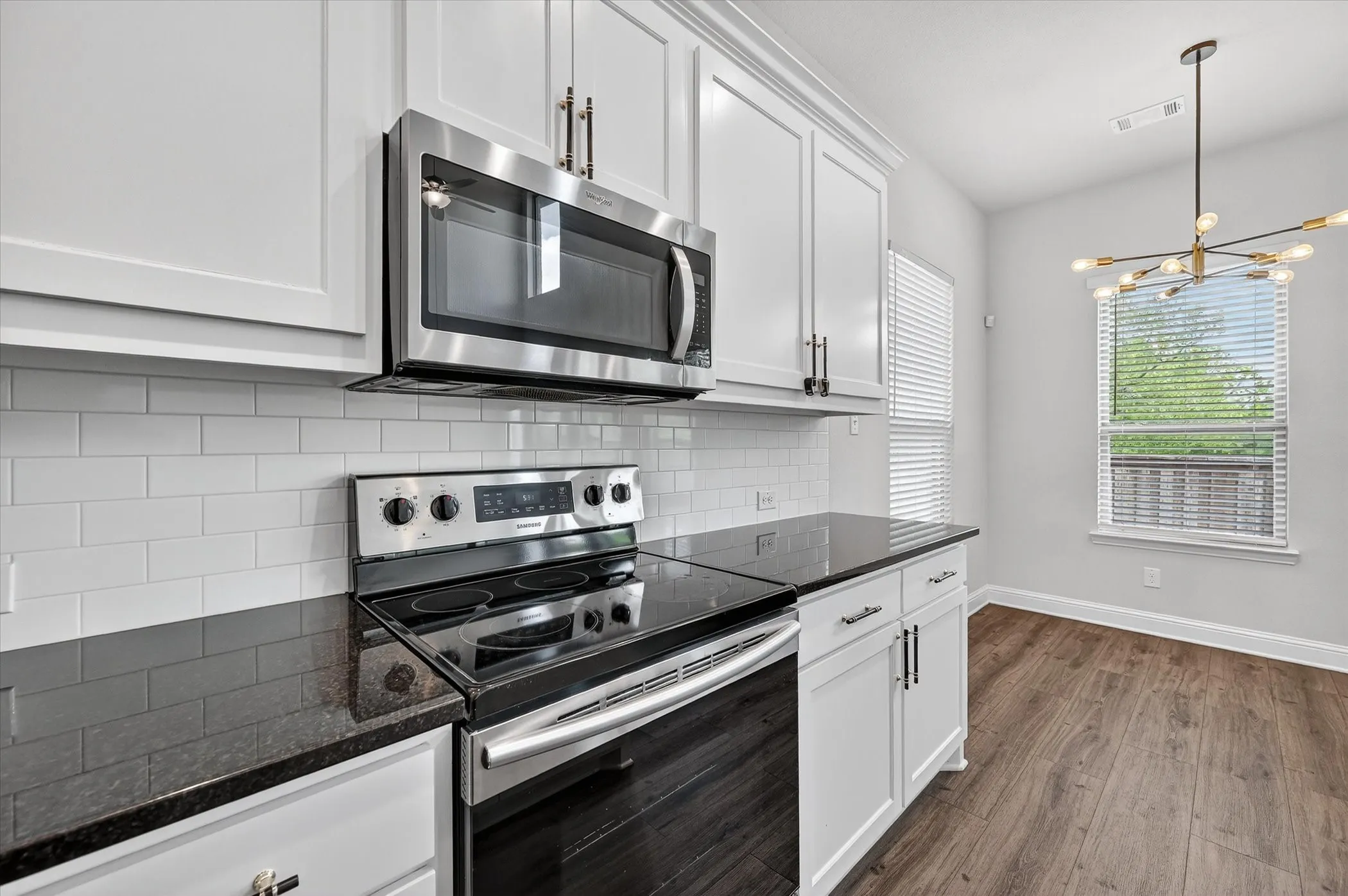 Townhouse For Sale in Tarrant County , 5407 Winged Foot Drive, Arlington, Texas 76017, 3 Bedroom, 3 Bathroom, 2 Garage spaces, 1,877 Sqft, built in 2021, Preowned, mls#21229506, Real Estate Agent in Arlington, Homes For Sale in Tarrant county, Homes For Sale in Arlington, Realtor in Arlington Texas, Real Estate Brokerage Independent Realty Texas, Luminita Cordes Realtor