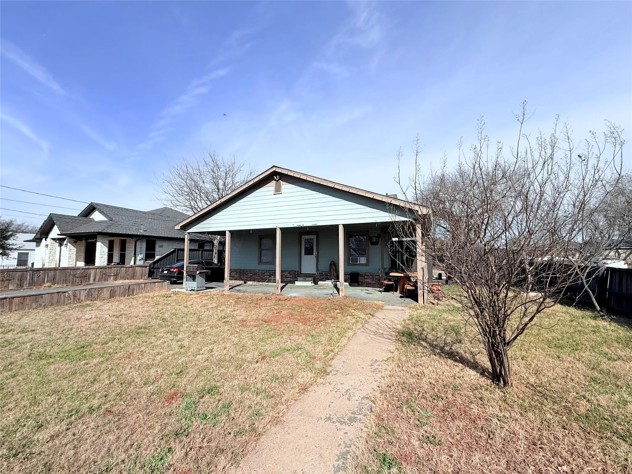 Single Family Residence For Sale in Dallas County , 7323 Red Bud Drive, Dallas, Texas 75227, 3 Bedrooms, 2 Bathrooms, Garage spaces, 1,548 Sqft, built in 1940, Price $251,888, mls#21230778, Real Estate Agent in Dallas, Homes For Sale in Dallas county, Homes For Sale in Dallas, Realtor in Dallas Texas, Real Estate Brokerage Independent Realty Texas, Luminita Cordes Realtor
