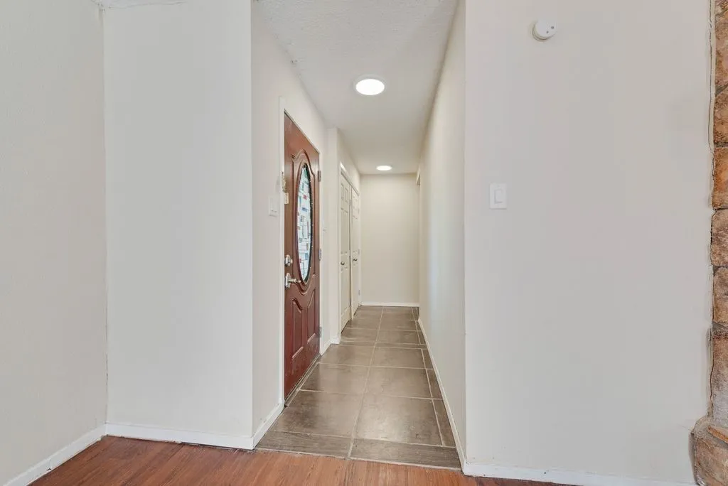 Single Family Residence For Sale in Dallas County , 708 Shady Creek Trail, Mesquite, Texas 75150, 3 Bedroom, 2 Bathroom, 2 Garage spaces, 1,474 Sqft, built in 1982, Preowned, mls#21229518, Real Estate Agent in Mesquite, Homes For Sale in Dallas county, Homes For Sale in Mesquite, Realtor in Mesquite Texas, Real Estate Brokerage Independent Realty Texas, Luminita Cordes Realtor