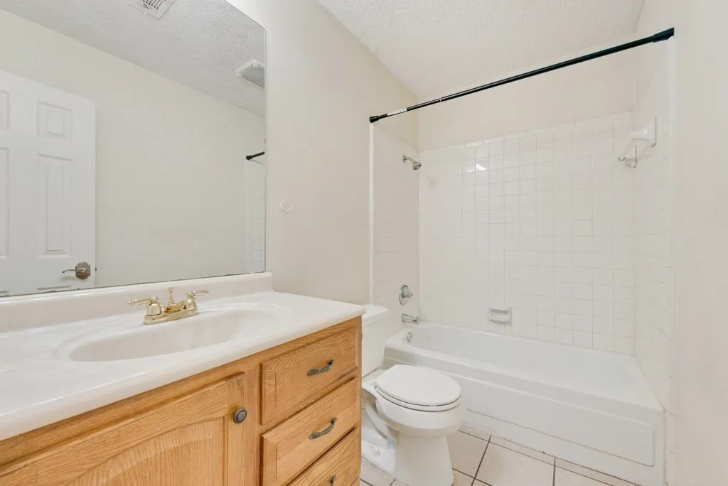 Single Family Residence For Sale in Dallas County , 708 Shady Creek Trail, Mesquite, Texas 75150, 3 Bedroom, 2 Bathroom, 2 Garage spaces, 1,474 Sqft, built in 1982, Preowned, mls#21229518, Real Estate Agent in Mesquite, Homes For Sale in Dallas county, Homes For Sale in Mesquite, Realtor in Mesquite Texas, Real Estate Brokerage Independent Realty Texas, Luminita Cordes Realtor