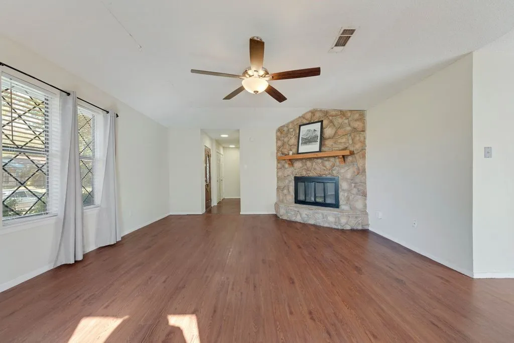 Single Family Residence For Sale in Dallas County , 708 Shady Creek Trail, Mesquite, Texas 75150, 3 Bedroom, 2 Bathroom, 2 Garage spaces, 1,474 Sqft, built in 1982, Preowned, mls#21229518, Real Estate Agent in Mesquite, Homes For Sale in Dallas county, Homes For Sale in Mesquite, Realtor in Mesquite Texas, Real Estate Brokerage Independent Realty Texas, Luminita Cordes Realtor