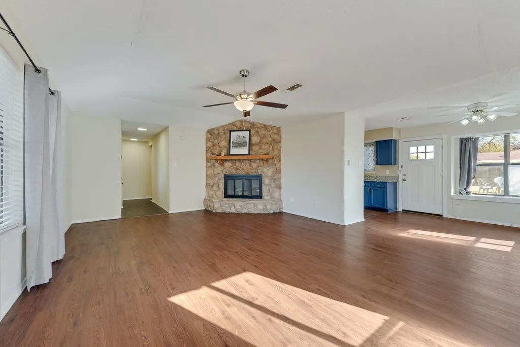 Single Family Residence For Sale in Dallas County , 708 Shady Creek Trail, Mesquite, Texas 75150, 3 Bedroom, 2 Bathroom, 2 Garage spaces, 1,474 Sqft, built in 1982, Preowned, mls#21229518, Real Estate Agent in Mesquite, Homes For Sale in Dallas county, Homes For Sale in Mesquite, Realtor in Mesquite Texas, Real Estate Brokerage Independent Realty Texas, Luminita Cordes Realtor