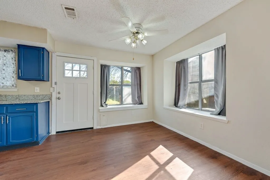 Single Family Residence For Sale in Dallas County , 708 Shady Creek Trail, Mesquite, Texas 75150, 3 Bedroom, 2 Bathroom, 2 Garage spaces, 1,474 Sqft, built in 1982, Preowned, mls#21229518, Real Estate Agent in Mesquite, Homes For Sale in Dallas county, Homes For Sale in Mesquite, Realtor in Mesquite Texas, Real Estate Brokerage Independent Realty Texas, Luminita Cordes Realtor