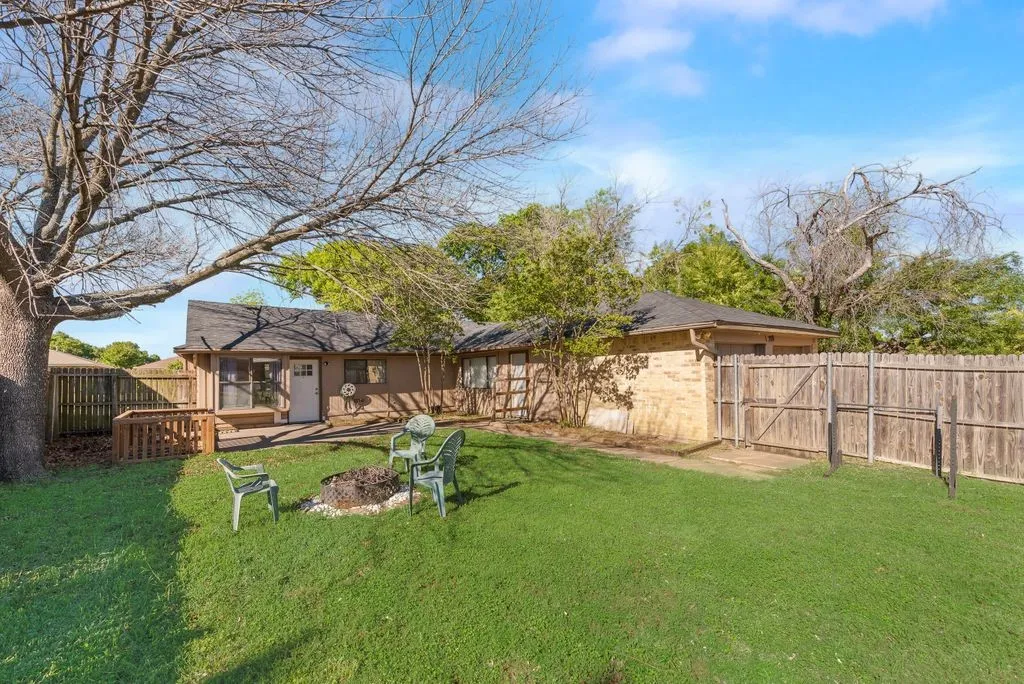 Single Family Residence For Sale in Dallas County , 708 Shady Creek Trail, Mesquite, Texas 75150, 3 Bedroom, 2 Bathroom, 2 Garage spaces, 1,474 Sqft, built in 1982, Preowned, mls#21229518, Real Estate Agent in Mesquite, Homes For Sale in Dallas county, Homes For Sale in Mesquite, Realtor in Mesquite Texas, Real Estate Brokerage Independent Realty Texas, Luminita Cordes Realtor