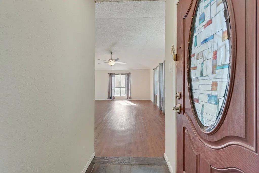 Single Family Residence For Sale in Dallas County , 708 Shady Creek Trail, Mesquite, Texas 75150, 3 Bedroom, 2 Bathroom, 2 Garage spaces, 1,474 Sqft, built in 1982, Preowned, mls#21229518, Real Estate Agent in Mesquite, Homes For Sale in Dallas county, Homes For Sale in Mesquite, Realtor in Mesquite Texas, Real Estate Brokerage Independent Realty Texas, Luminita Cordes Realtor
