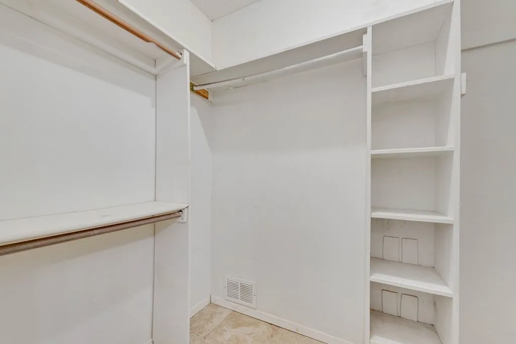 Single Family Residence For Sale in Dallas County , 708 Shady Creek Trail, Mesquite, Texas 75150, 3 Bedroom, 2 Bathroom, 2 Garage spaces, 1,474 Sqft, built in 1982, Preowned, mls#21229518, Real Estate Agent in Mesquite, Homes For Sale in Dallas county, Homes For Sale in Mesquite, Realtor in Mesquite Texas, Real Estate Brokerage Independent Realty Texas, Luminita Cordes Realtor