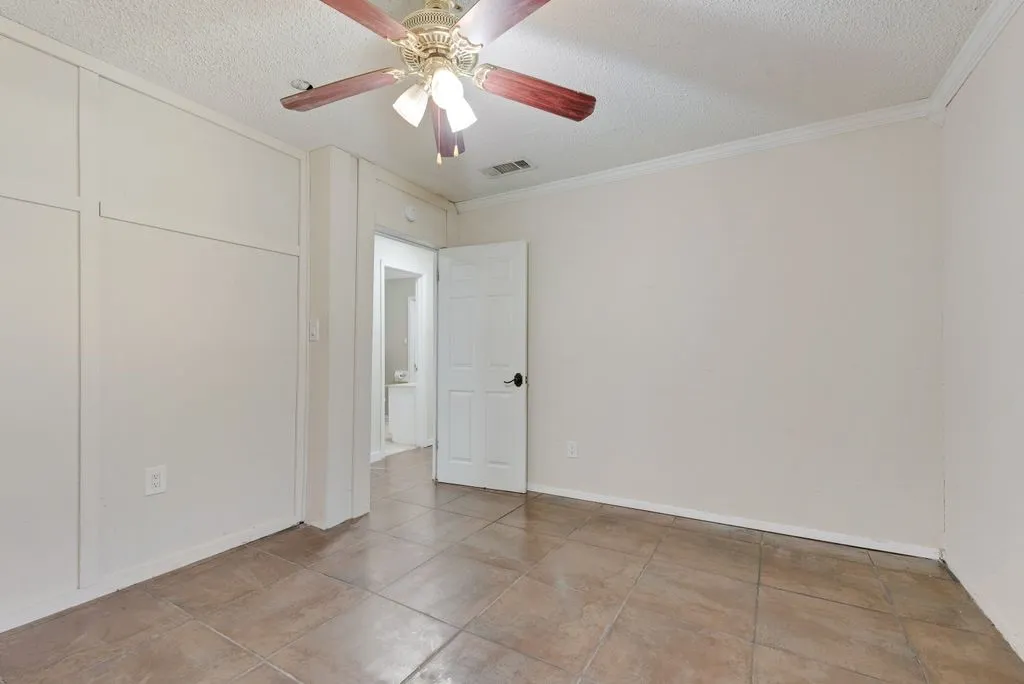 Single Family Residence For Sale in Dallas County , 708 Shady Creek Trail, Mesquite, Texas 75150, 3 Bedroom, 2 Bathroom, 2 Garage spaces, 1,474 Sqft, built in 1982, Preowned, mls#21229518, Real Estate Agent in Mesquite, Homes For Sale in Dallas county, Homes For Sale in Mesquite, Realtor in Mesquite Texas, Real Estate Brokerage Independent Realty Texas, Luminita Cordes Realtor