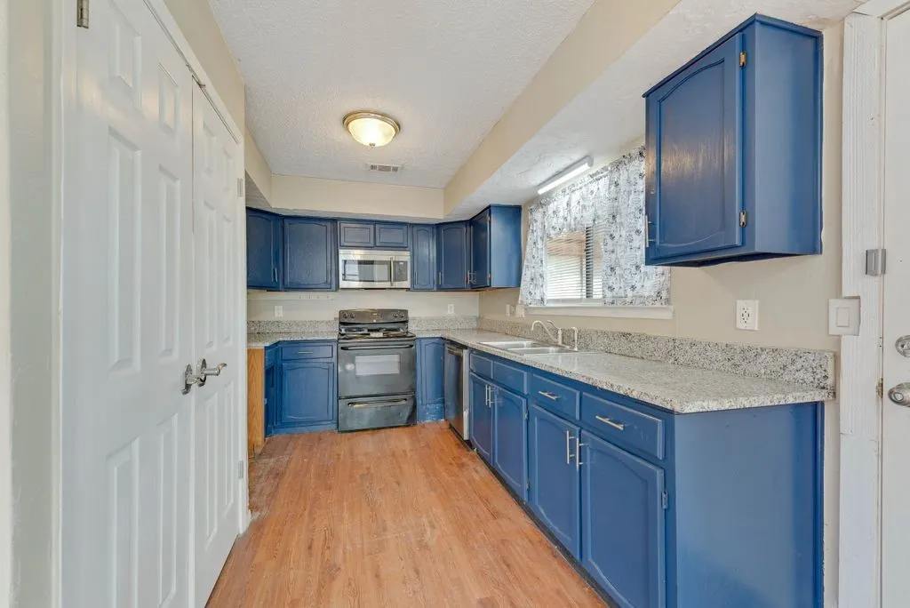 Single Family Residence For Sale in Dallas County , 708 Shady Creek Trail, Mesquite, Texas 75150, 3 Bedroom, 2 Bathroom, 2 Garage spaces, 1,474 Sqft, built in 1982, Preowned, mls#21229518, Real Estate Agent in Mesquite, Homes For Sale in Dallas county, Homes For Sale in Mesquite, Realtor in Mesquite Texas, Real Estate Brokerage Independent Realty Texas, Luminita Cordes Realtor