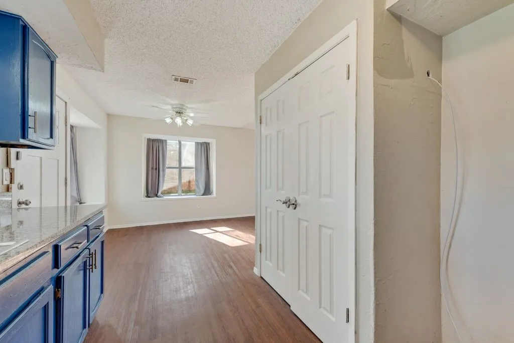 Single Family Residence For Sale in Dallas County , 708 Shady Creek Trail, Mesquite, Texas 75150, 3 Bedroom, 2 Bathroom, 2 Garage spaces, 1,474 Sqft, built in 1982, Preowned, mls#21229518, Real Estate Agent in Mesquite, Homes For Sale in Dallas county, Homes For Sale in Mesquite, Realtor in Mesquite Texas, Real Estate Brokerage Independent Realty Texas, Luminita Cordes Realtor