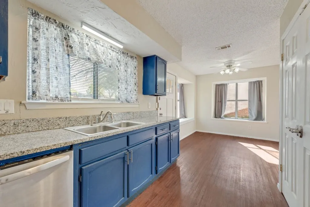 Single Family Residence For Sale in Dallas County , 708 Shady Creek Trail, Mesquite, Texas 75150, 3 Bedroom, 2 Bathroom, 2 Garage spaces, 1,474 Sqft, built in 1982, Preowned, mls#21229518, Real Estate Agent in Mesquite, Homes For Sale in Dallas county, Homes For Sale in Mesquite, Realtor in Mesquite Texas, Real Estate Brokerage Independent Realty Texas, Luminita Cordes Realtor
