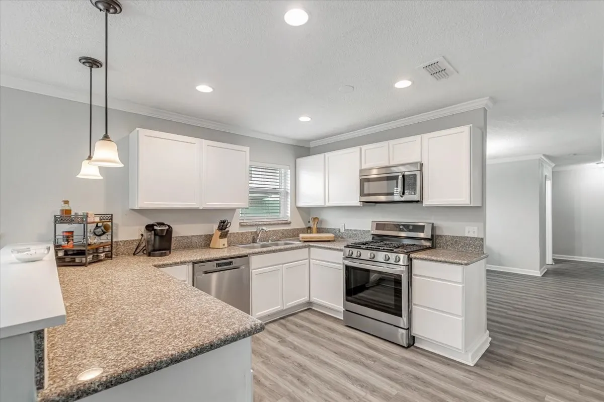 Single Family Residence For Sale in Denton County , 713 Bailey Street, Denton, Texas 76205, 4 Bedroom, 2 Bathroom, Garage spaces, 1,700 Sqft, built in 1969, Preowned, mls#21227383, Real Estate Agent in Denton, Homes For Sale in Denton county, Homes For Sale in Denton, Realtor in Denton Texas, Real Estate Brokerage Independent Realty Texas, Luminita Cordes Realtor