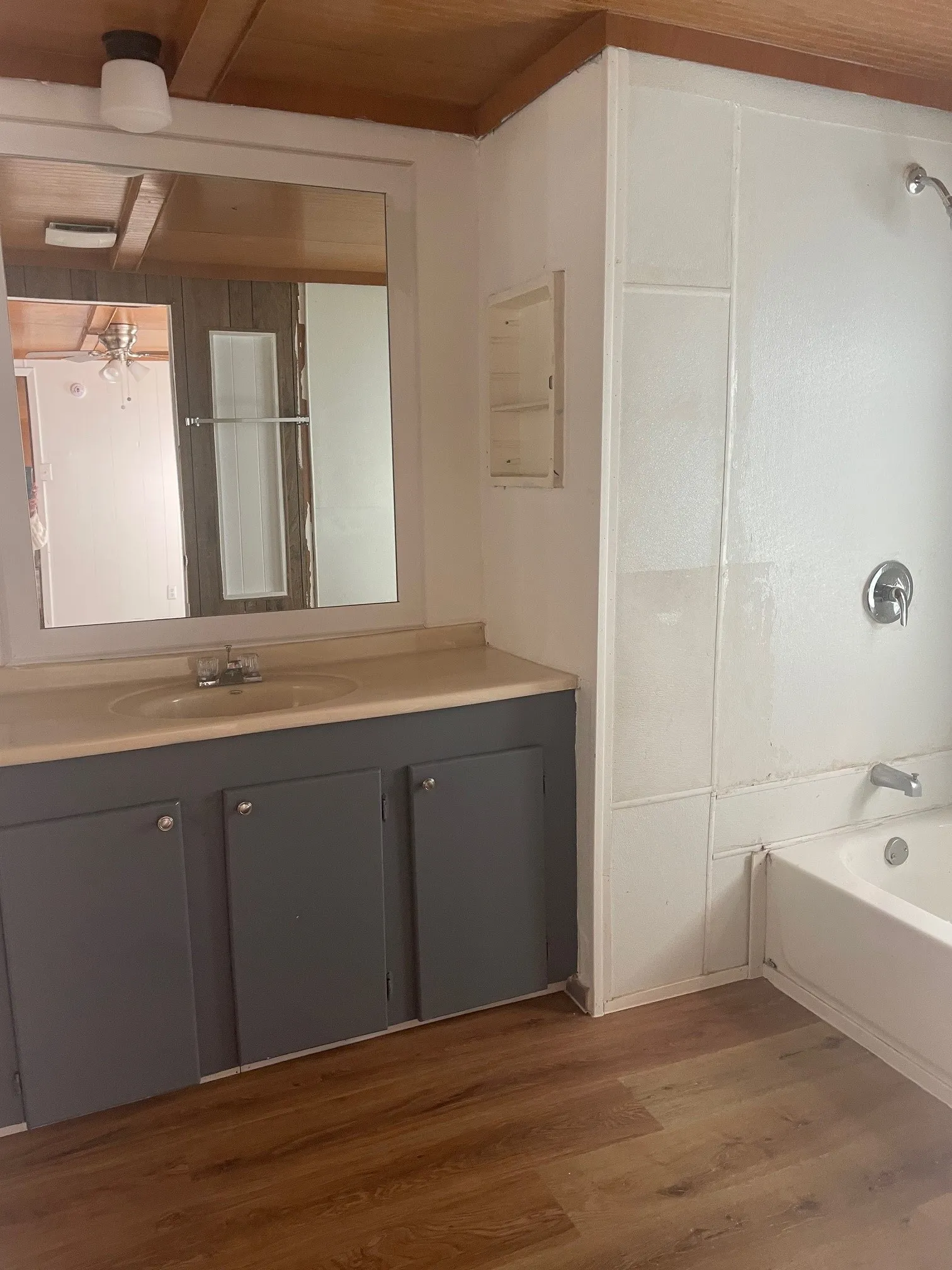 Mobile Home For Rent in Collin County , 1345 Genoveva Ln, Anna, Texas 75409, 3 Bedroom, 2 Bathroom, Garage spaces, 924 Sqft, built in 1985, mls#21230816, Real Estate Agent in Anna, Homes For Rent in Collin county, Homes For Rent in Anna, Realtor in Anna Texas, Real Estate Brokerage Independent Realty Texas, Luminita Cordes Realtor