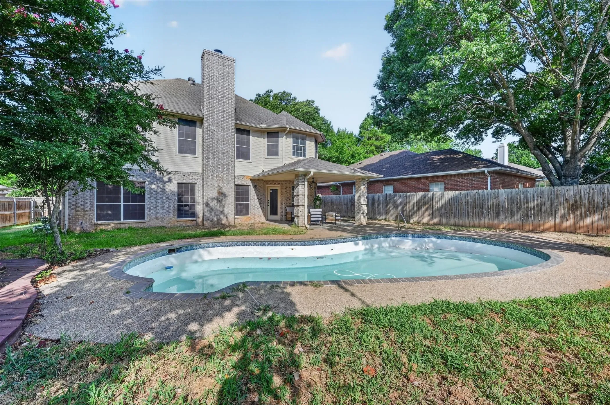 Single Family Residence For Sale in Tarrant County , 6215 Kingswood Drive, Arlington, Texas 76001, 5 Bedroom, 3 Bathroom, 2 Garage spaces, 2,790 Sqft, built in 1993, mls#21205270, Real Estate Agent in Arlington, Homes For Sale in Tarrant county, Homes For Sale in Arlington, Realtor in Arlington Texas, Real Estate Brokerage Independent Realty Texas, Luminita Cordes Realtor