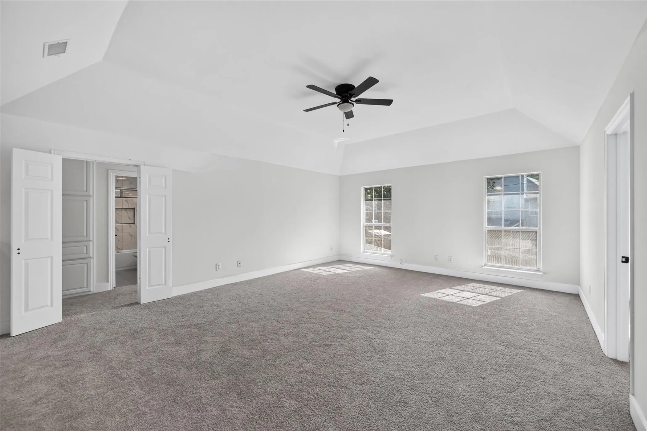 Single Family Residence For Sale in Tarrant County , 6215 Kingswood Drive, Arlington, Texas 76001, 5 Bedroom, 3 Bathroom, 2 Garage spaces, 2,790 Sqft, built in 1993, mls#21205270, Real Estate Agent in Arlington, Homes For Sale in Tarrant county, Homes For Sale in Arlington, Realtor in Arlington Texas, Real Estate Brokerage Independent Realty Texas, Luminita Cordes Realtor