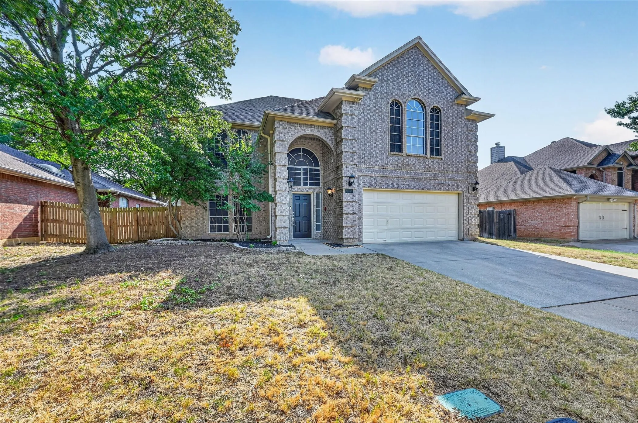 Single Family Residence For Sale in Tarrant County , 6215 Kingswood Drive, Arlington, Texas 76001, 5 Bedroom, 3 Bathroom, 2 Garage spaces, 2,790 Sqft, built in 1993, mls#21205270, Real Estate Agent in Arlington, Homes For Sale in Tarrant county, Homes For Sale in Arlington, Realtor in Arlington Texas, Real Estate Brokerage Independent Realty Texas, Luminita Cordes Realtor