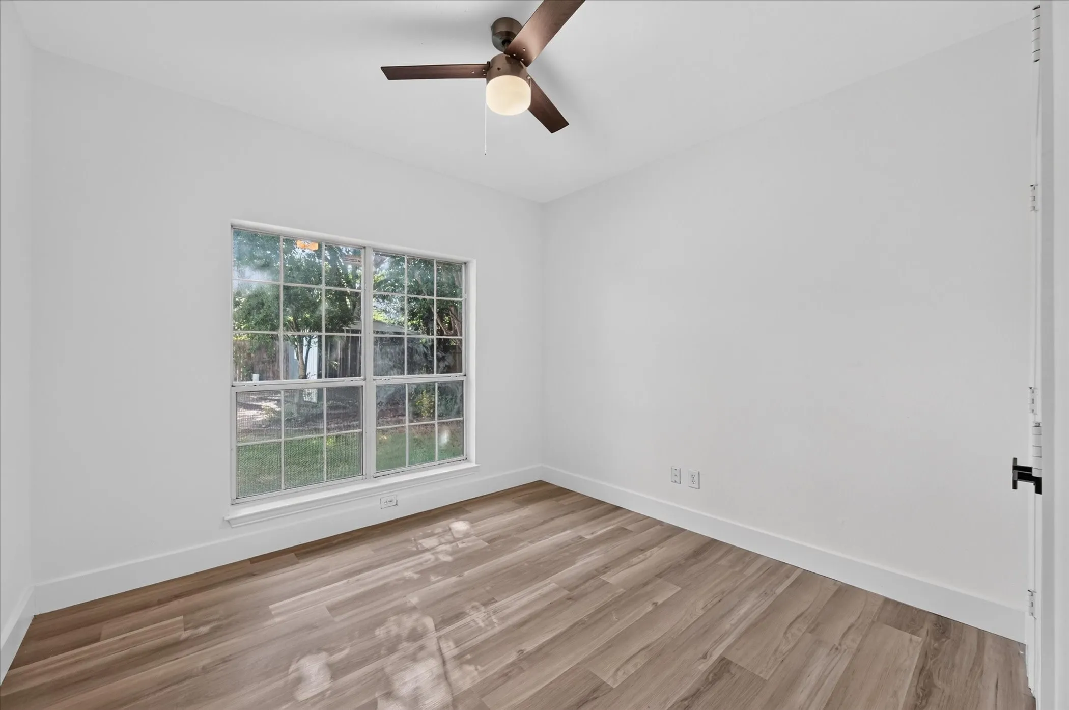 Single Family Residence For Sale in Tarrant County , 6215 Kingswood Drive, Arlington, Texas 76001, 5 Bedroom, 3 Bathroom, 2 Garage spaces, 2,790 Sqft, built in 1993, mls#21205270, Real Estate Agent in Arlington, Homes For Sale in Tarrant county, Homes For Sale in Arlington, Realtor in Arlington Texas, Real Estate Brokerage Independent Realty Texas, Luminita Cordes Realtor