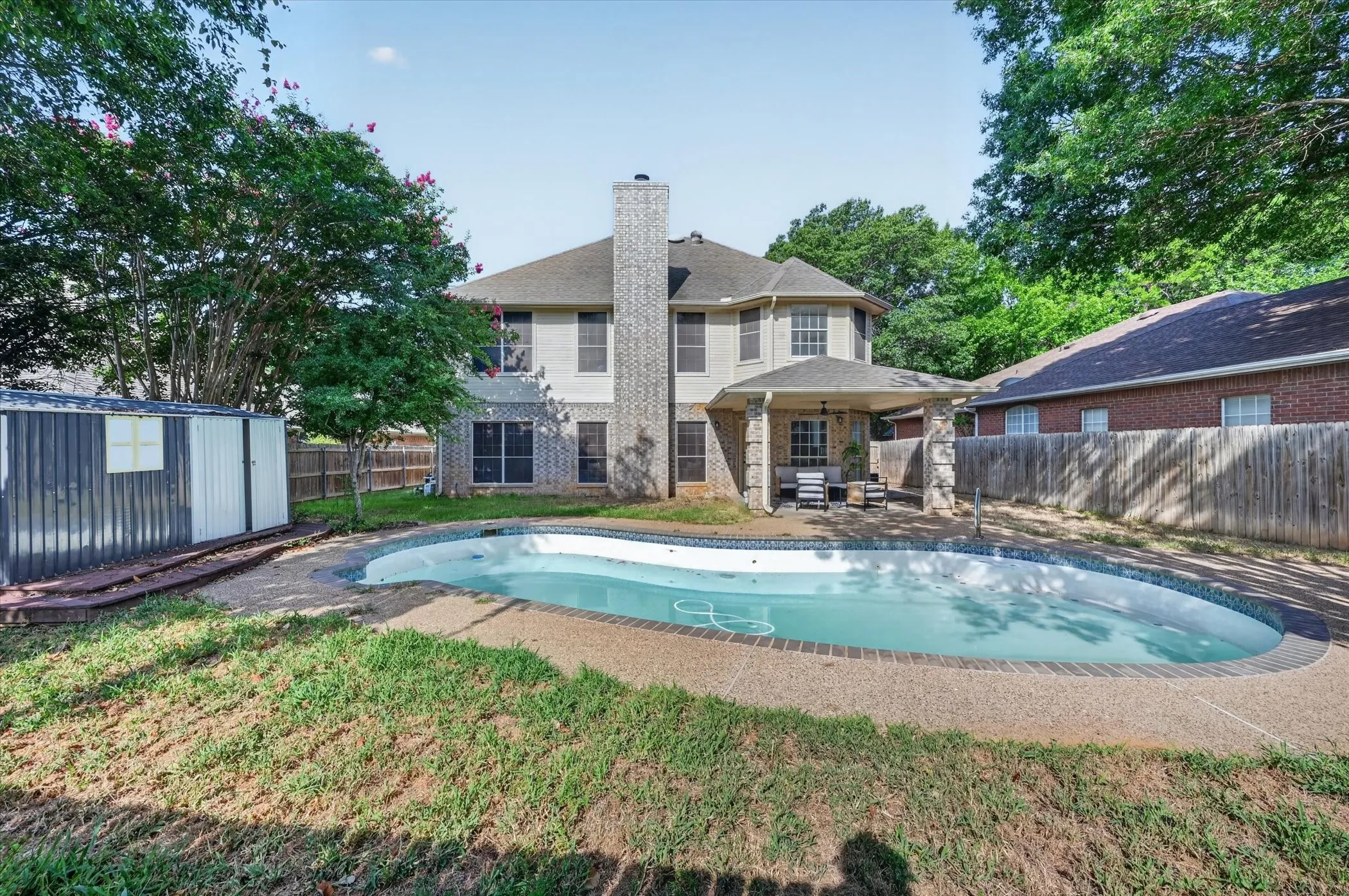 Single Family Residence For Sale in Tarrant County , 6215 Kingswood Drive, Arlington, Texas 76001, 5 Bedroom, 3 Bathroom, 2 Garage spaces, 2,790 Sqft, built in 1993, mls#21205270, Real Estate Agent in Arlington, Homes For Sale in Tarrant county, Homes For Sale in Arlington, Realtor in Arlington Texas, Real Estate Brokerage Independent Realty Texas, Luminita Cordes Realtor