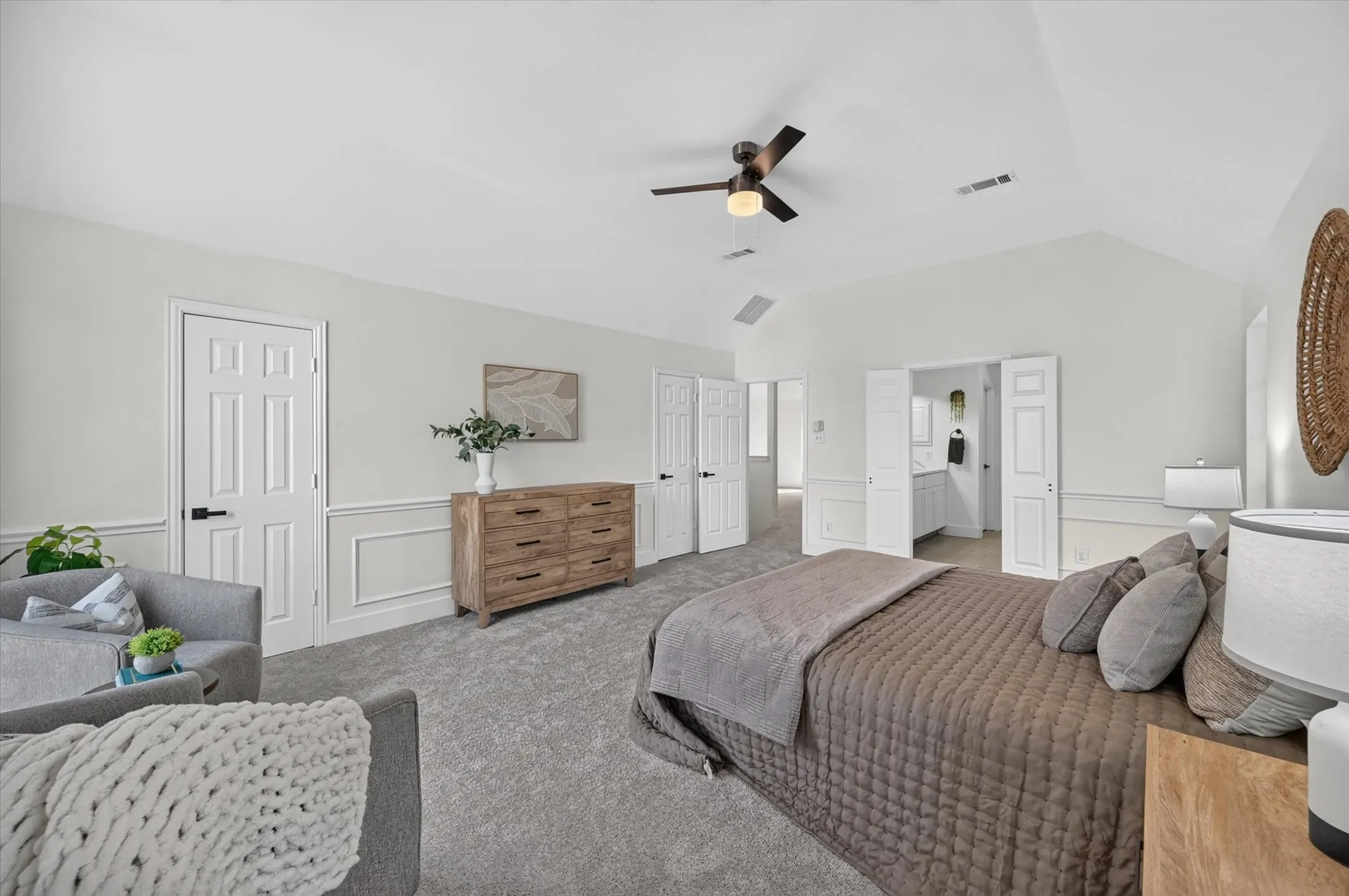 Single Family Residence For Sale in Tarrant County , 6215 Kingswood Drive, Arlington, Texas 76001, 5 Bedroom, 3 Bathroom, 2 Garage spaces, 2,790 Sqft, built in 1993, mls#21205270, Real Estate Agent in Arlington, Homes For Sale in Tarrant county, Homes For Sale in Arlington, Realtor in Arlington Texas, Real Estate Brokerage Independent Realty Texas, Luminita Cordes Realtor
