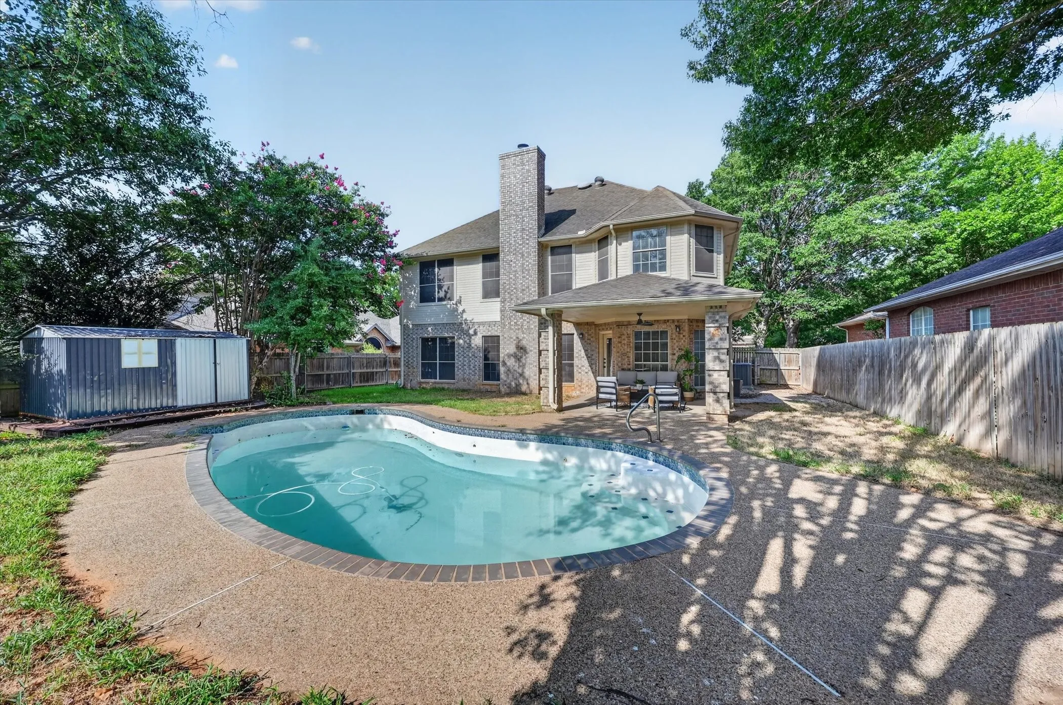 Single Family Residence For Sale in Tarrant County , 6215 Kingswood Drive, Arlington, Texas 76001, 5 Bedroom, 3 Bathroom, 2 Garage spaces, 2,790 Sqft, built in 1993, mls#21205270, Real Estate Agent in Arlington, Homes For Sale in Tarrant county, Homes For Sale in Arlington, Realtor in Arlington Texas, Real Estate Brokerage Independent Realty Texas, Luminita Cordes Realtor