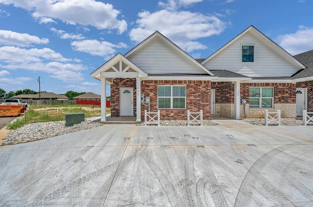 Single Family Residence For Sale in Mc Lennan County , 128 Morris Court, Mc Gregor, Texas 76657, 2 Bedroom, 2 Bathroom, Garage spaces, 1,052 Sqft, built in 2026, New Construction - Complete, mls#21229919, Real Estate Agent in Mc Gregor, Homes For Sale in Mc Lennan county, Homes For Sale in Mc Gregor, Realtor in Mc Gregor Texas, Real Estate Brokerage Independent Realty Texas, Luminita Cordes Realtor