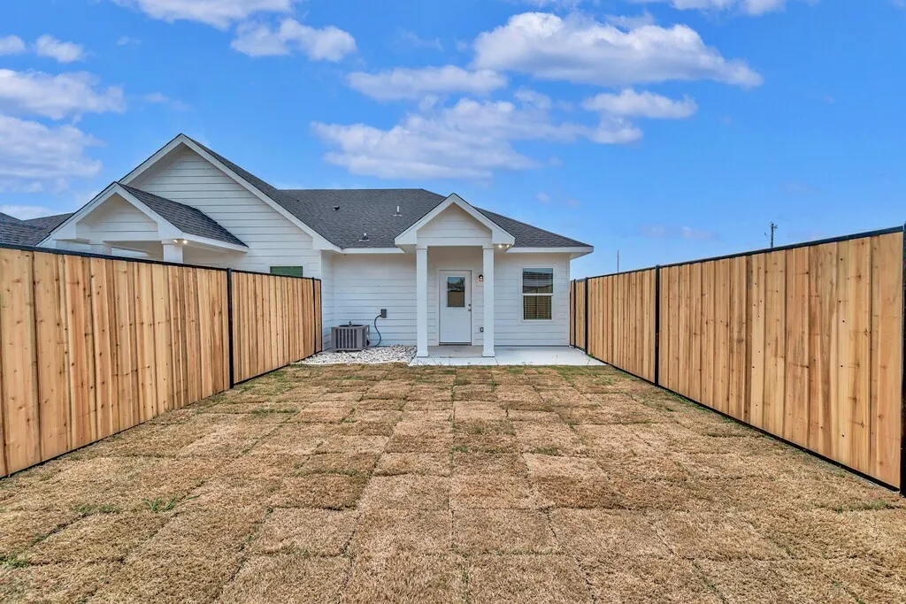Single Family Residence For Sale in Mc Lennan County , 128 Morris Court, Mc Gregor, Texas 76657, 2 Bedroom, 2 Bathroom, Garage spaces, 1,052 Sqft, built in 2026, New Construction - Complete, mls#21229919, Real Estate Agent in Mc Gregor, Homes For Sale in Mc Lennan county, Homes For Sale in Mc Gregor, Realtor in Mc Gregor Texas, Real Estate Brokerage Independent Realty Texas, Luminita Cordes Realtor