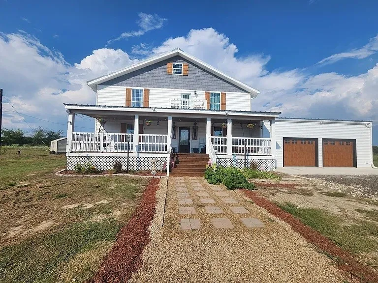 Single Family Residence For Sale in Hunt County , 5795 Fm 513 S, Lone Oak, Texas 75453, 5 Bedroom, 4 Bathroom, 2 Garage spaces, 3,200 Sqft, built in 2022, mls#21231006, Real Estate Agent in Lone Oak, Homes For Sale in Hunt county, Homes For Sale in Lone Oak, Realtor in Lone Oak Texas, Real Estate Brokerage Independent Realty Texas, Luminita Cordes Realtor