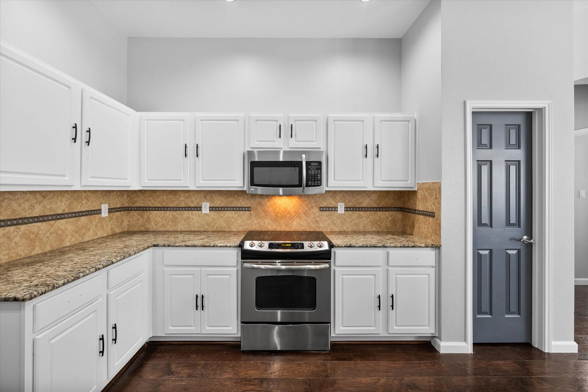 Single Family Residence For Rent in Tarrant County , 2204 Windcastle Drive, Mansfield, Texas 76063, 3 Bedroom, 2 Bathroom, 2 Garage spaces, 2,226 Sqft, built in 2004, Preowned, mls#21230579, Real Estate Agent in Mansfield, Homes For Rent in Tarrant county, Homes For Rent in Mansfield, Realtor in Mansfield Texas, Real Estate Brokerage Independent Realty Texas, Luminita Cordes Realtor