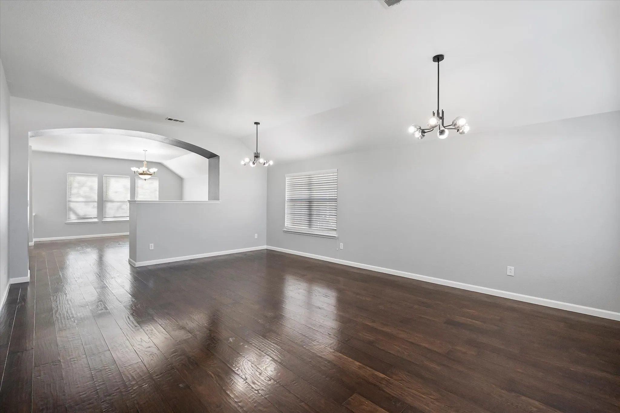 Single Family Residence For Rent in Tarrant County , 2204 Windcastle Drive, Mansfield, Texas 76063, 3 Bedroom, 2 Bathroom, 2 Garage spaces, 2,226 Sqft, built in 2004, Preowned, mls#21230579, Real Estate Agent in Mansfield, Homes For Rent in Tarrant county, Homes For Rent in Mansfield, Realtor in Mansfield Texas, Real Estate Brokerage Independent Realty Texas, Luminita Cordes Realtor