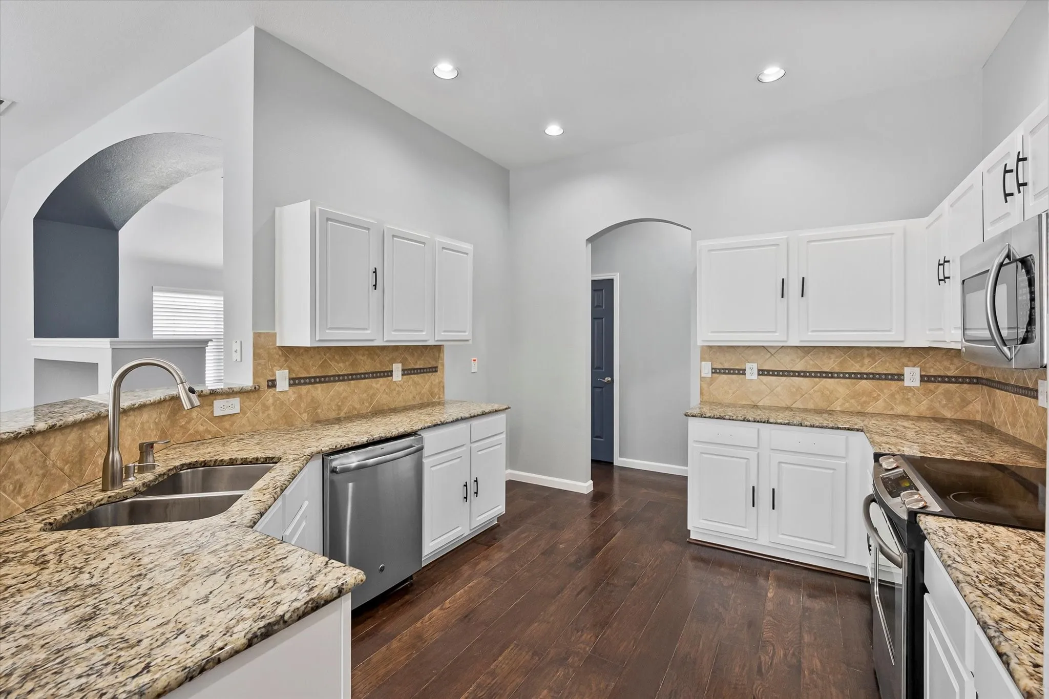 Single Family Residence For Rent in Tarrant County , 2204 Windcastle Drive, Mansfield, Texas 76063, 3 Bedroom, 2 Bathroom, 2 Garage spaces, 2,226 Sqft, built in 2004, Preowned, mls#21230579, Real Estate Agent in Mansfield, Homes For Rent in Tarrant county, Homes For Rent in Mansfield, Realtor in Mansfield Texas, Real Estate Brokerage Independent Realty Texas, Luminita Cordes Realtor