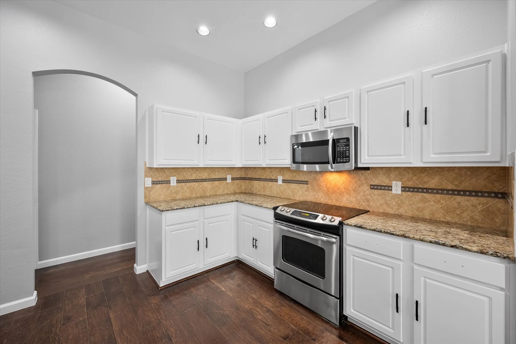 Single Family Residence For Rent in Tarrant County , 2204 Windcastle Drive, Mansfield, Texas 76063, 3 Bedroom, 2 Bathroom, 2 Garage spaces, 2,226 Sqft, built in 2004, Preowned, mls#21230579, Real Estate Agent in Mansfield, Homes For Rent in Tarrant county, Homes For Rent in Mansfield, Realtor in Mansfield Texas, Real Estate Brokerage Independent Realty Texas, Luminita Cordes Realtor