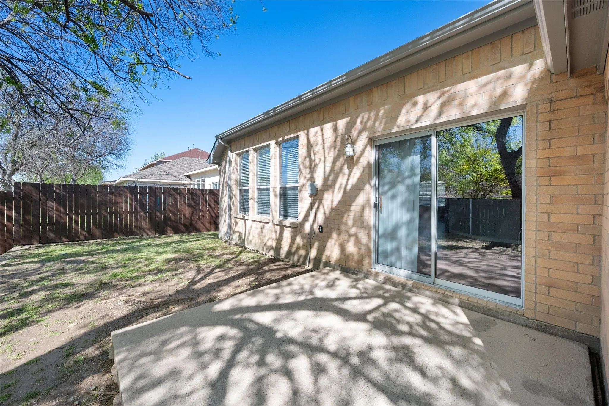 Single Family Residence For Rent in Tarrant County , 2204 Windcastle Drive, Mansfield, Texas 76063, 3 Bedroom, 2 Bathroom, 2 Garage spaces, 2,226 Sqft, built in 2004, Preowned, mls#21230579, Real Estate Agent in Mansfield, Homes For Rent in Tarrant county, Homes For Rent in Mansfield, Realtor in Mansfield Texas, Real Estate Brokerage Independent Realty Texas, Luminita Cordes Realtor