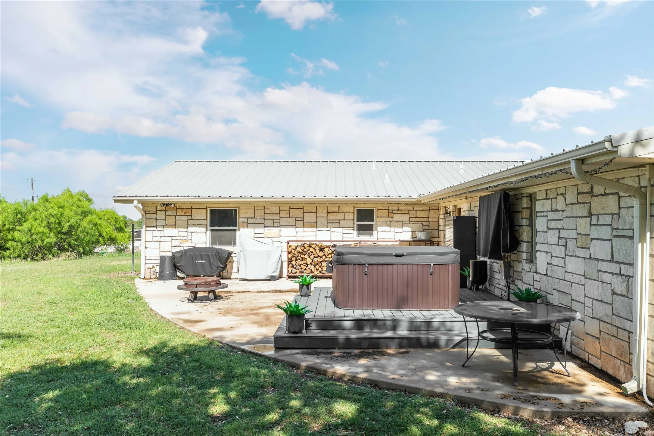 Single Family Residence For Sale in Mills County , 54 County Road 407, Goldthwaite, Texas 76844, 3 Bedrooms, 3 Bathrooms, Garage spaces, 3,480 Sqft, built in 2004, Preowned, Price $485,900, mls#21229722, Real Estate Agent in Goldthwaite, Homes For Sale in Mills county, Homes For Sale in Goldthwaite, Realtor in Goldthwaite Texas, Real Estate Brokerage Independent Realty Texas, Luminita Cordes Realtor