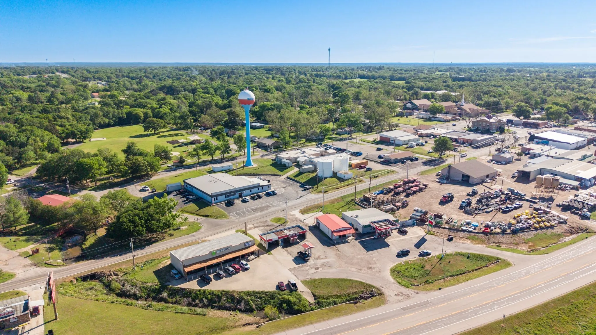Business For Sale in Rains County , 316 W Lennon, Emory, Texas 75440, 0, 0, Garage spaces, 0 Sqft, built in 1980, Preowned, mls#21231066, Real Estate Agent in Emory, Homes For Sale in Rains county, Homes For Sale in Emory, Realtor in Emory Texas, Real Estate Brokerage Independent Realty Texas, Luminita Cordes Realtor