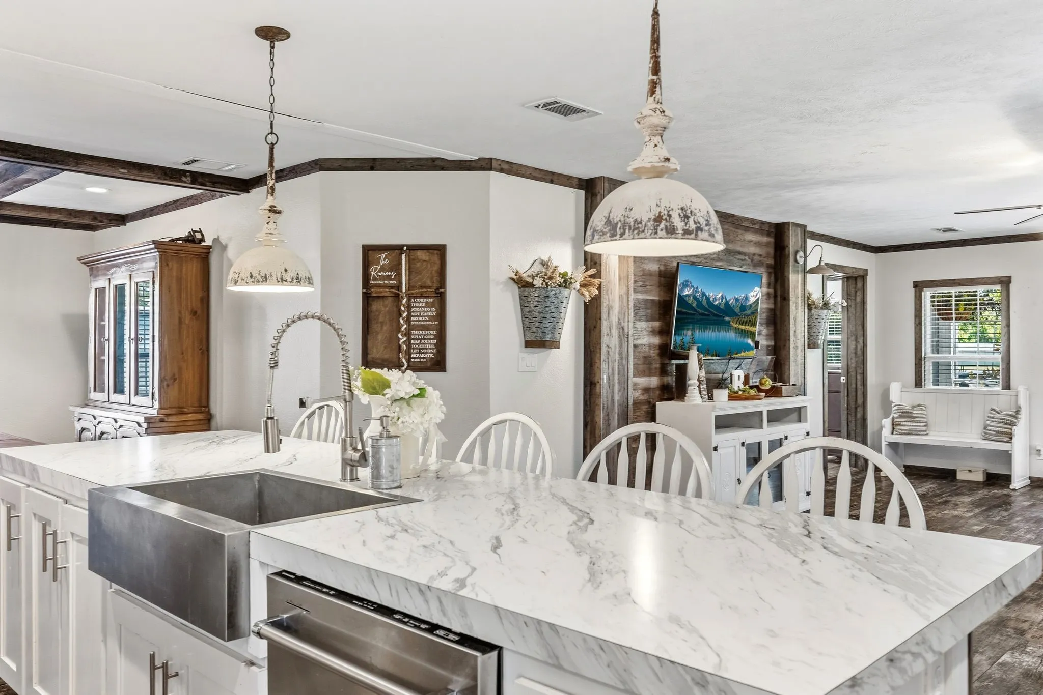 Single Family Residence For Sale in Rains County , 151 Hilltop Lane, Emory, Texas 75440, 4 Bedroom, 3 Bathroom, Garage spaces, 2,906 Sqft, built in 2020, mls#21231125, Real Estate Agent in Emory, Homes For Sale in Rains county, Homes For Sale in Emory, Realtor in Emory Texas, Real Estate Brokerage Independent Realty Texas, Luminita Cordes Realtor